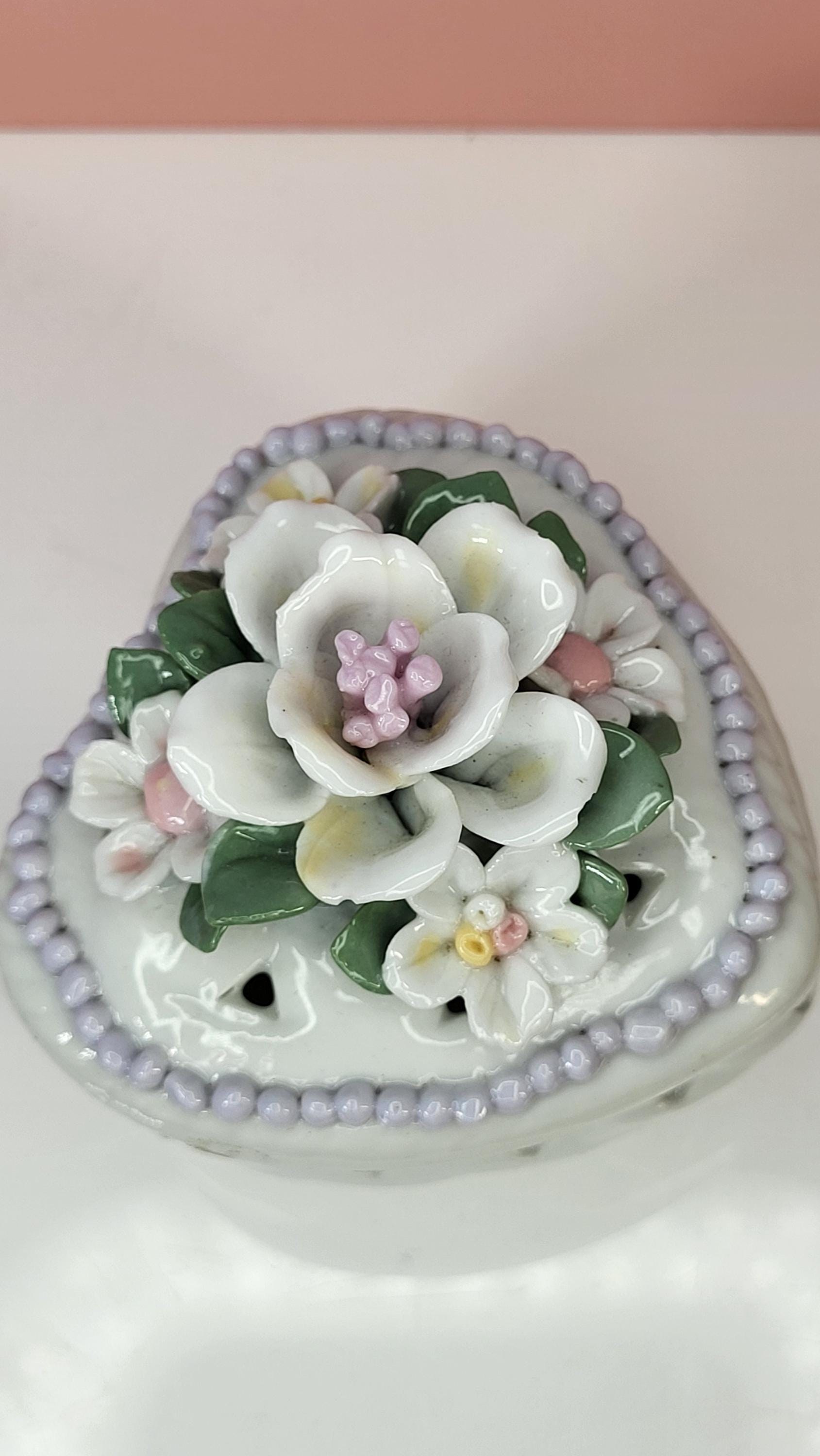 Capodimonte Style Heart Trinket Box view 7