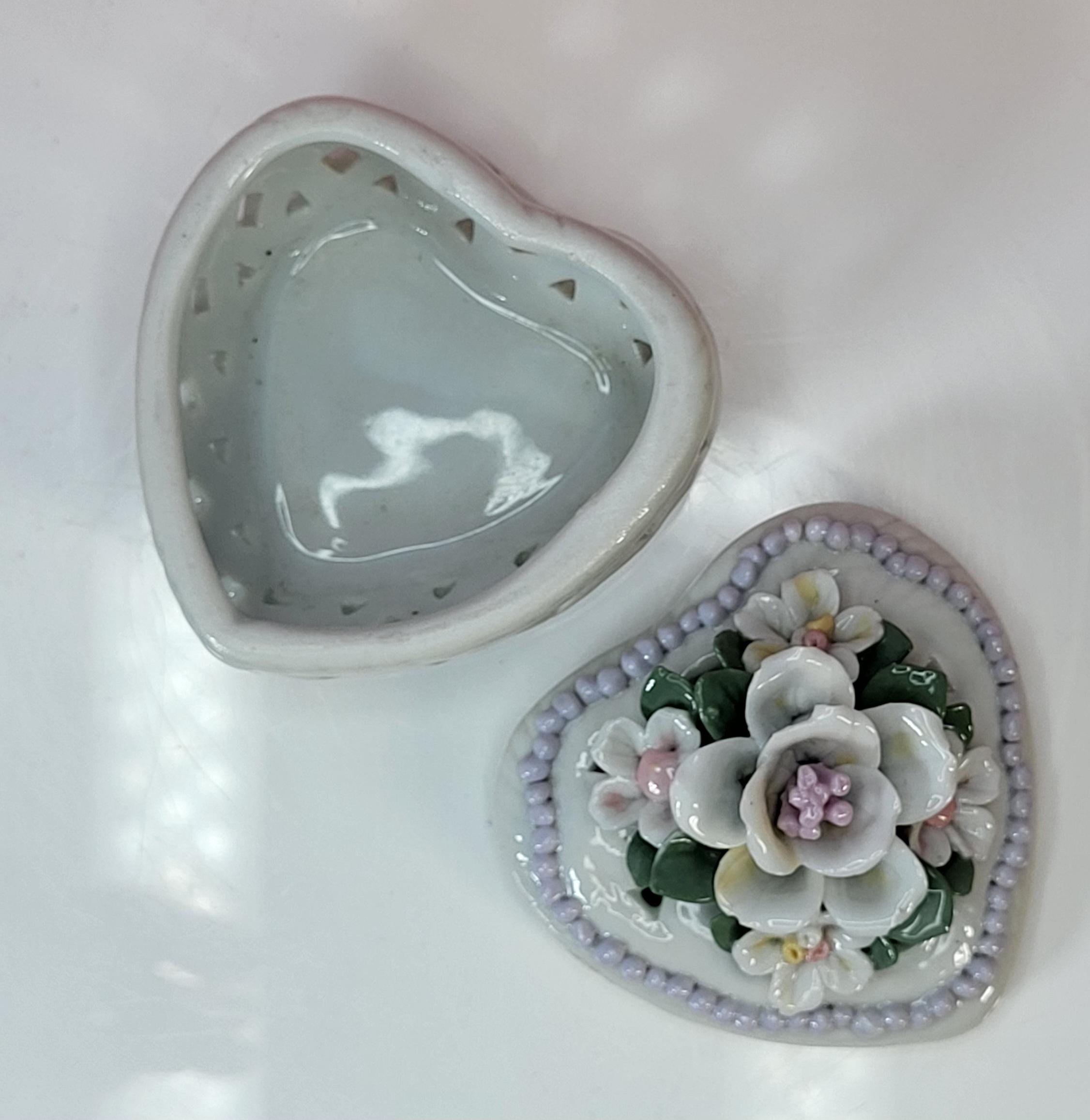 Capodimonte Style Heart Trinket Box view 8