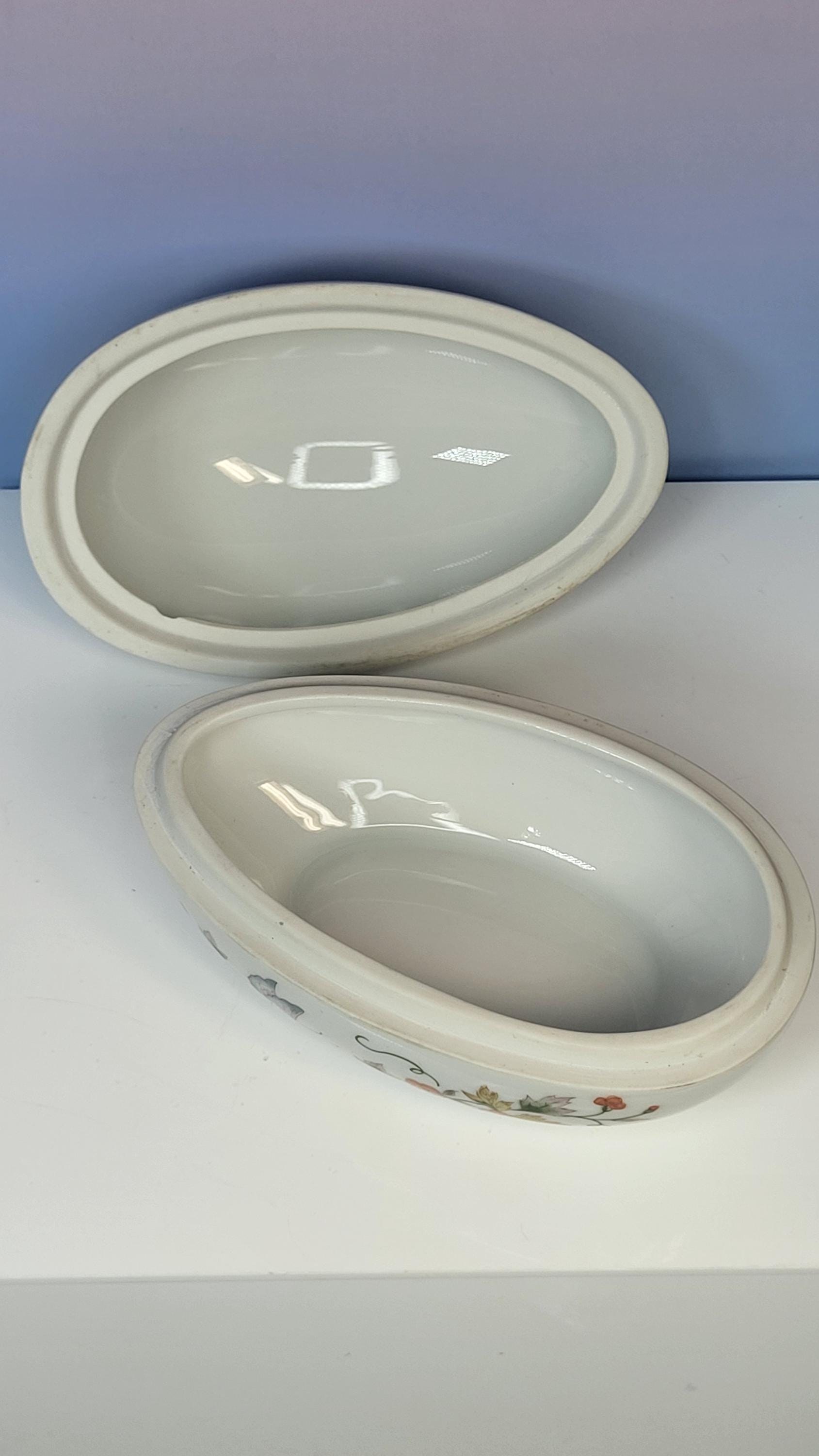Vintage 1974 Avon Butterfly Porcelain Egg Trinket Box - 22K Gold Trim view 5