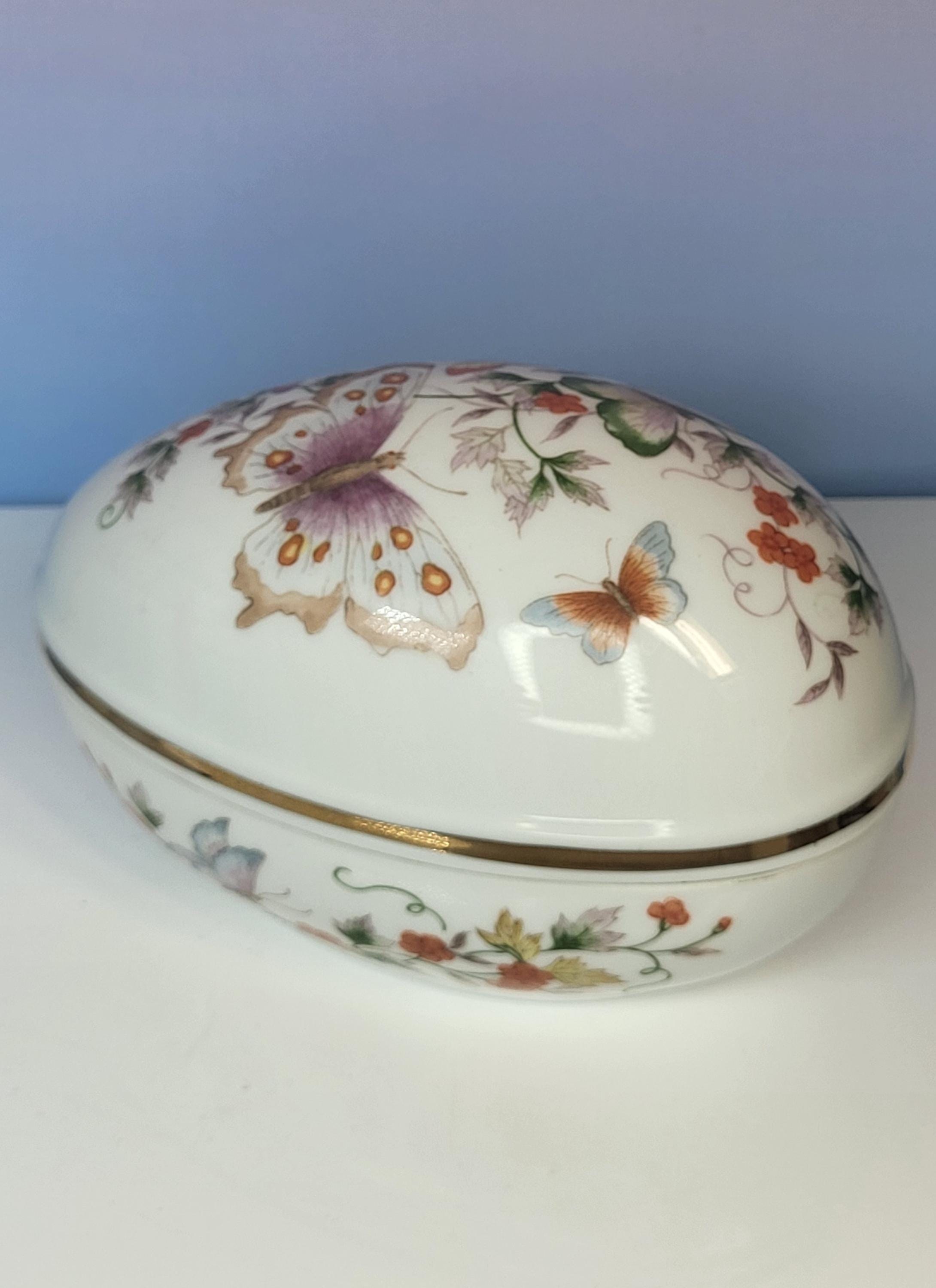 Vintage 1974 Avon Butterfly Porcelain Egg Trinket Box - 22K Gold Trim view 6