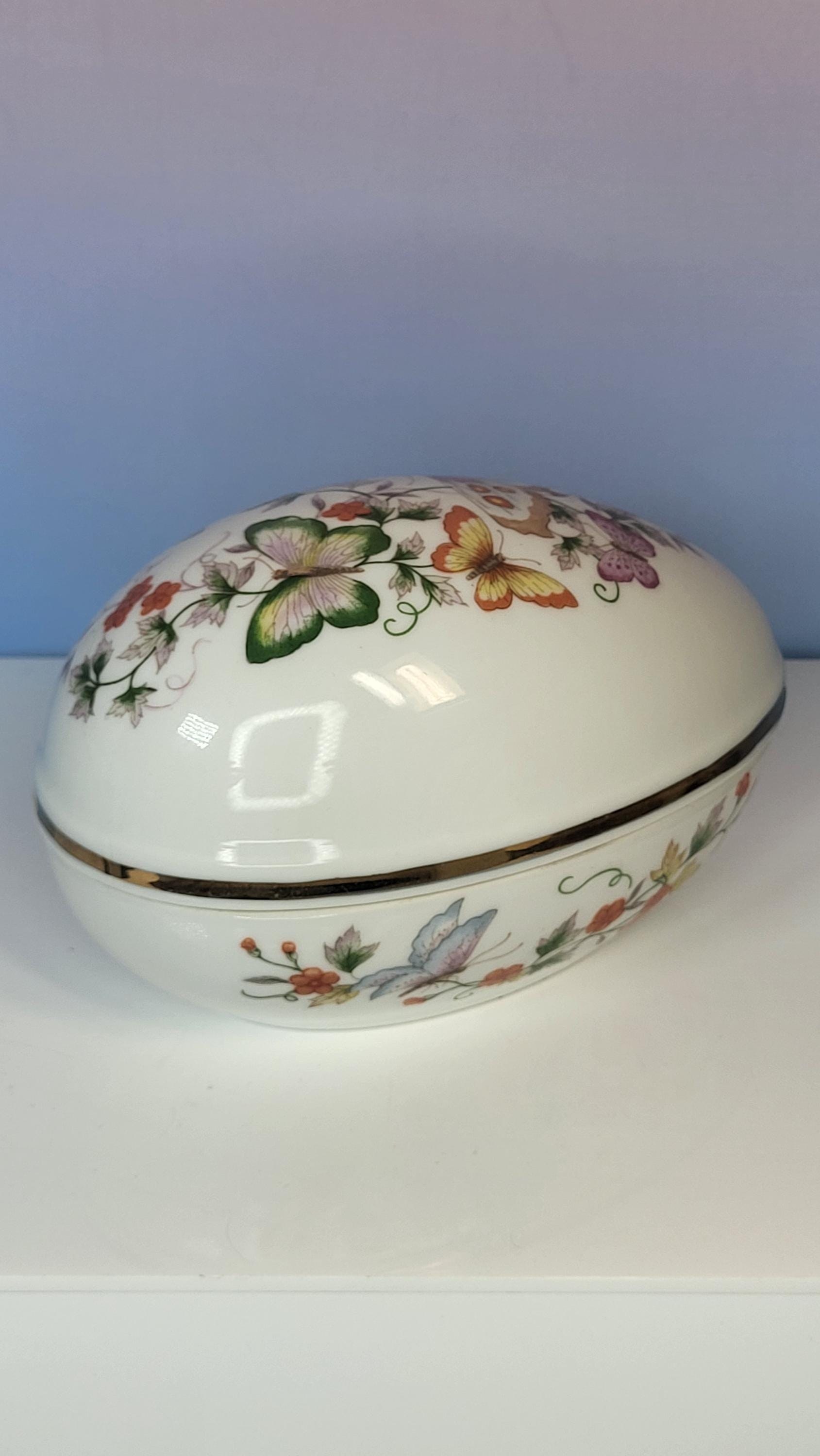 Vintage 1974 Avon Butterfly Porcelain Egg Trinket Box - 22K Gold Trim view 7