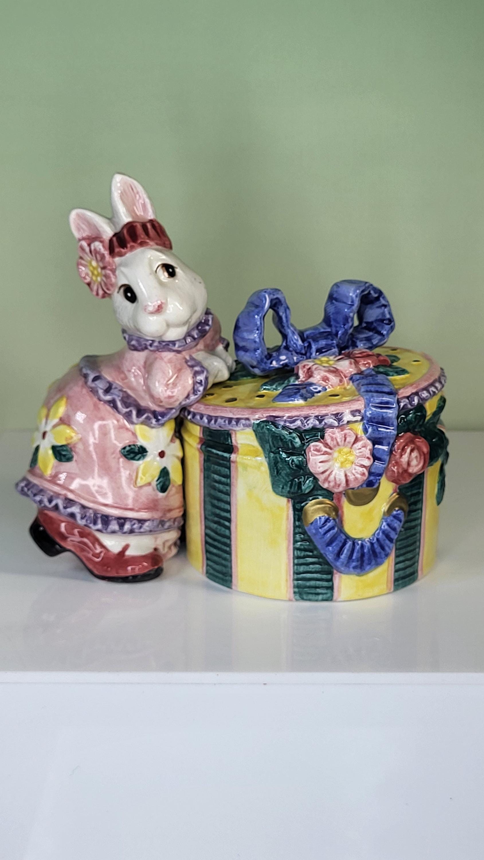 Rare Fitz and Floyd Spring Collector's Set: "Promenade" Rabbit Vase with Glass Insert and Cotton Tailors Bunny Shakers view 10
