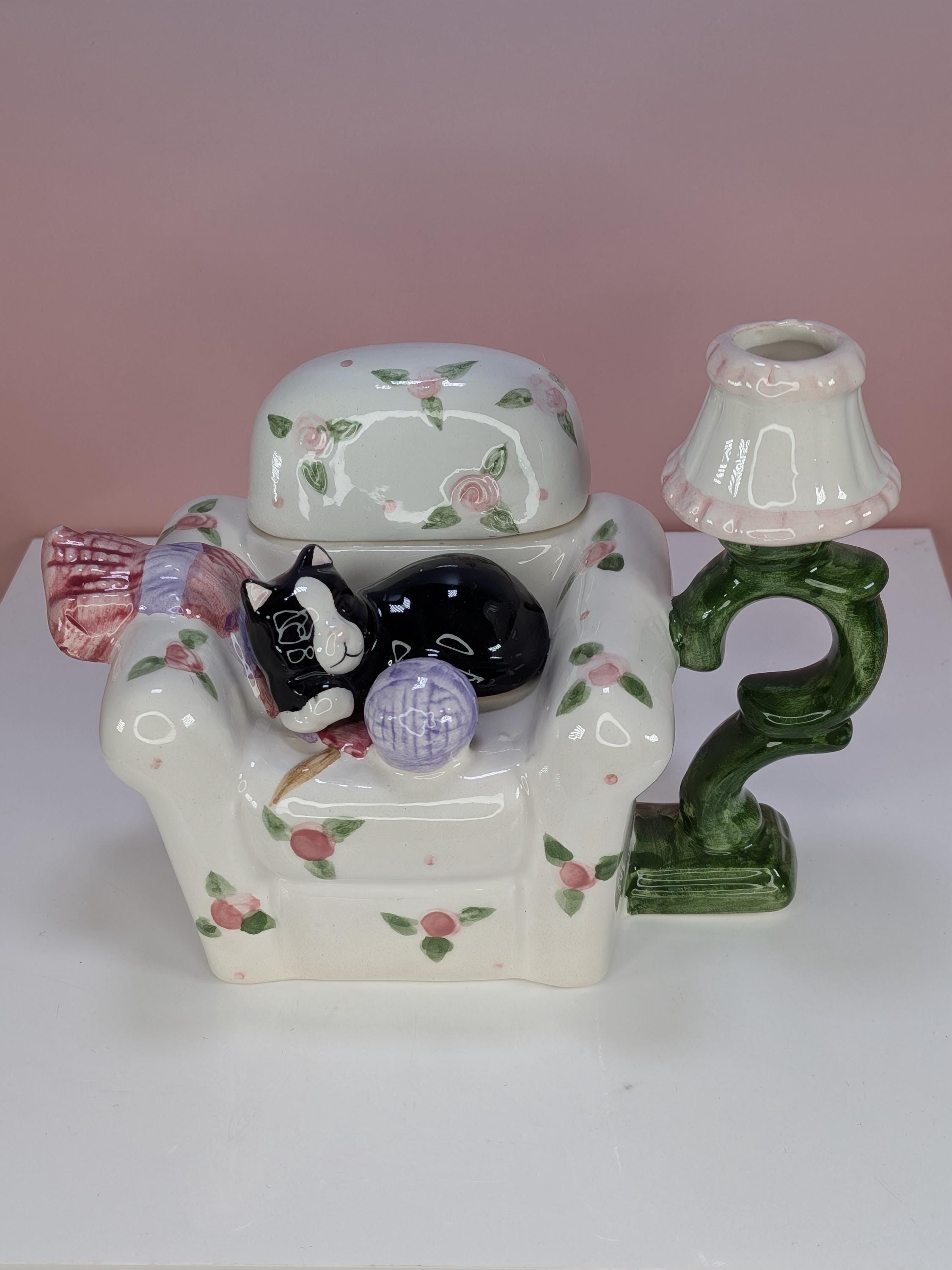 Vintage World Bazaars Miniature Teapot Set Tuxedo Cat And Cavalier King Charles Spaniel Puppy Dog Pair -Single Serving - Pristine Condition! view 9