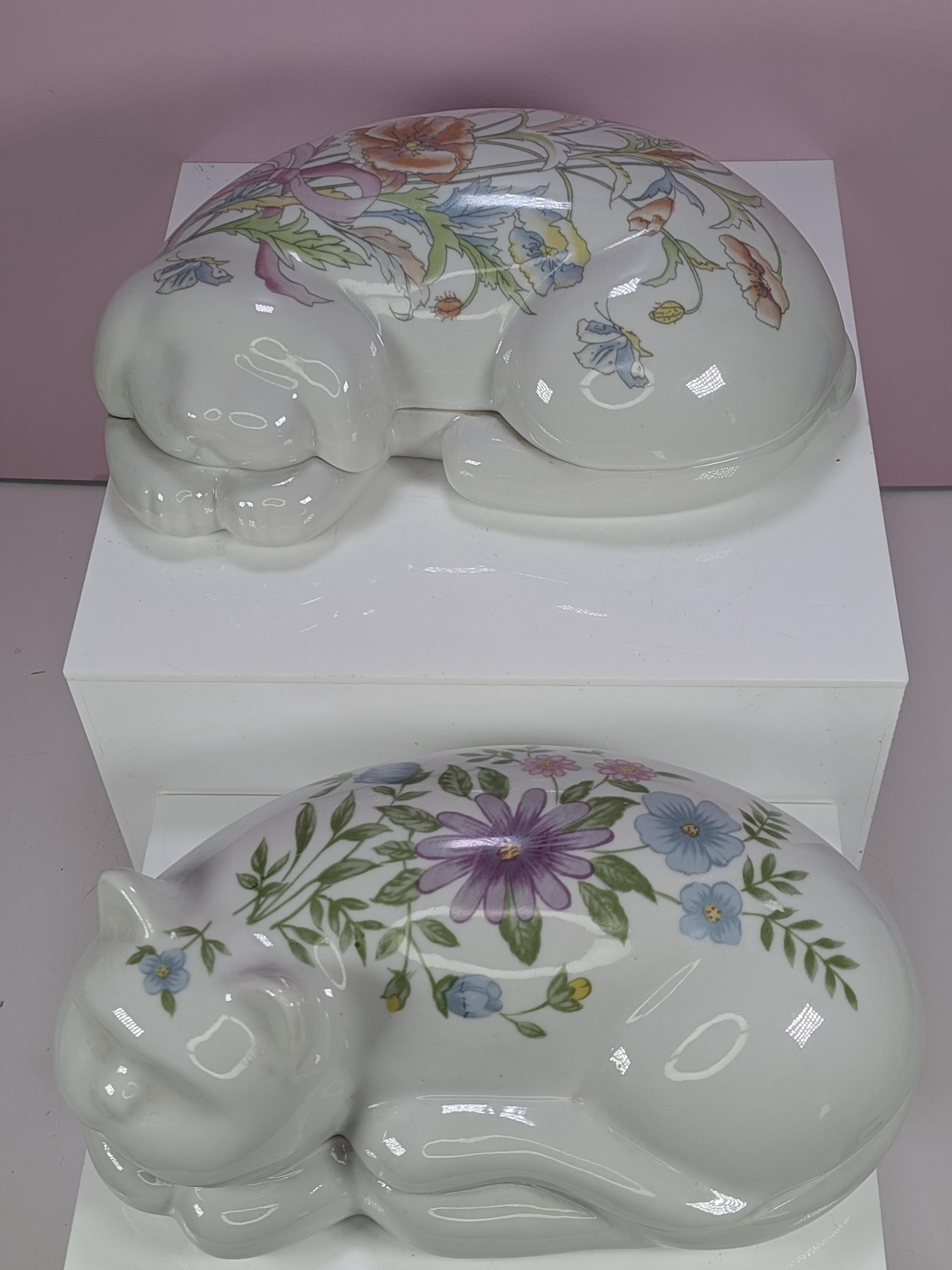 RARE! Vintage Elizabeth Arden Porcelain Sleeping Cat And Dog Large Trinket Boxes Set - Complete With One Original Ceramic Scoop - Like New!