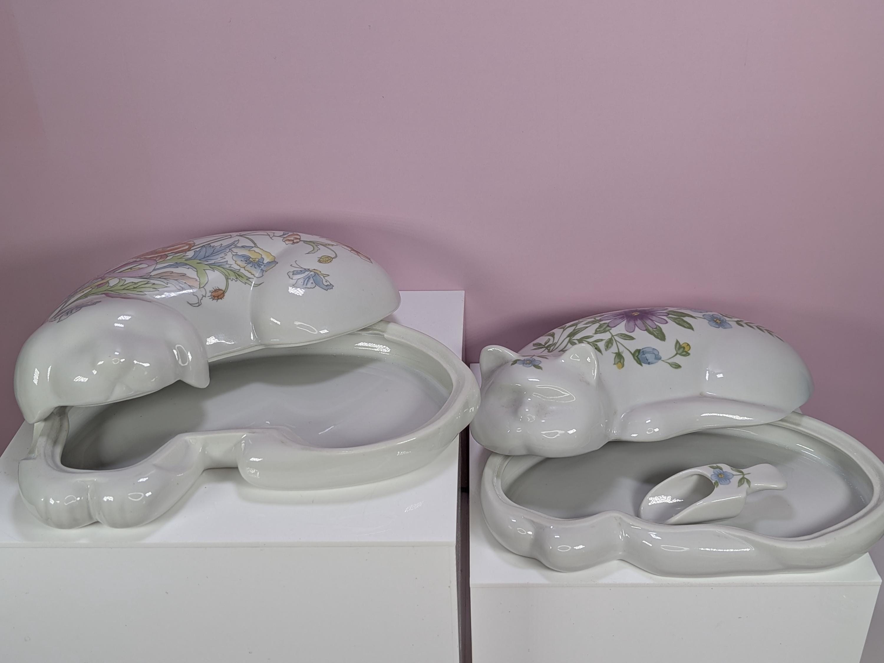 RARE! Vintage Elizabeth Arden Porcelain Sleeping Cat And Dog Large Trinket Boxes Set - Complete With One Original Ceramic Scoop - Like New! view 3