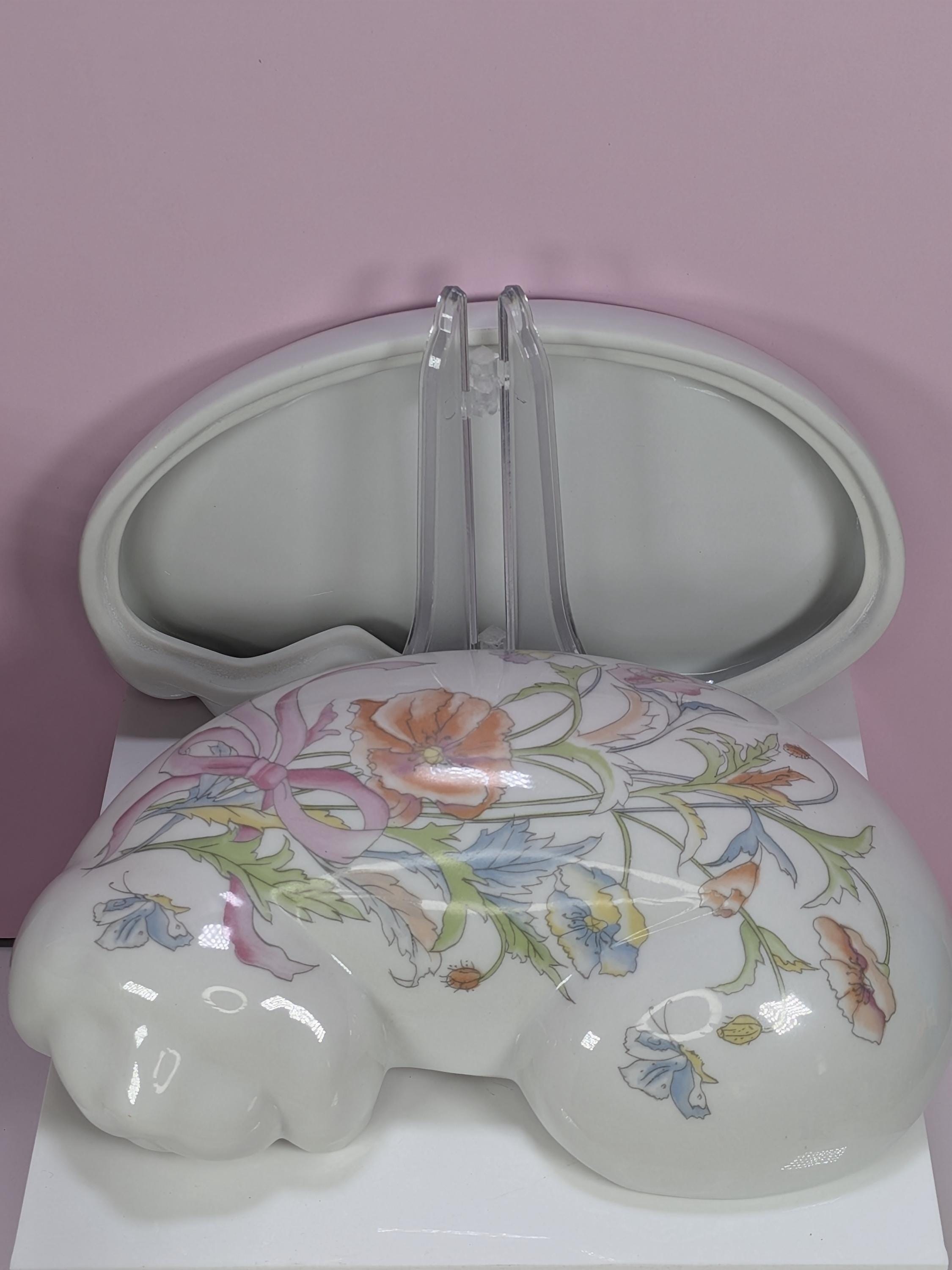RARE! Vintage Elizabeth Arden Porcelain Sleeping Cat And Dog Large Trinket Boxes Set - Complete With One Original Ceramic Scoop - Like New! view 9