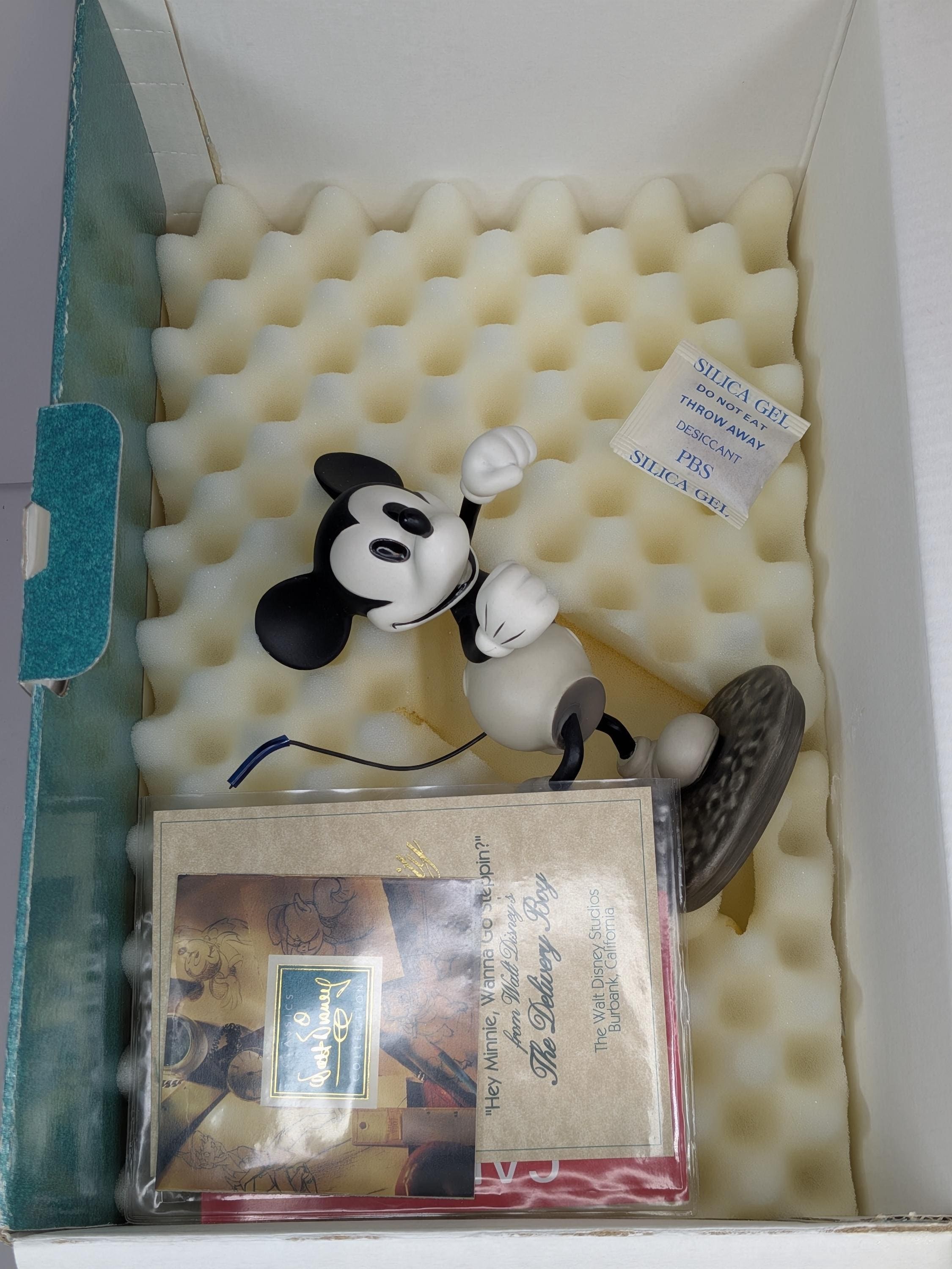 Rare Walt Disney Classics Collection WDCC The Delivery Boy 1931 Figurine Set of 4 - Pristine view 3