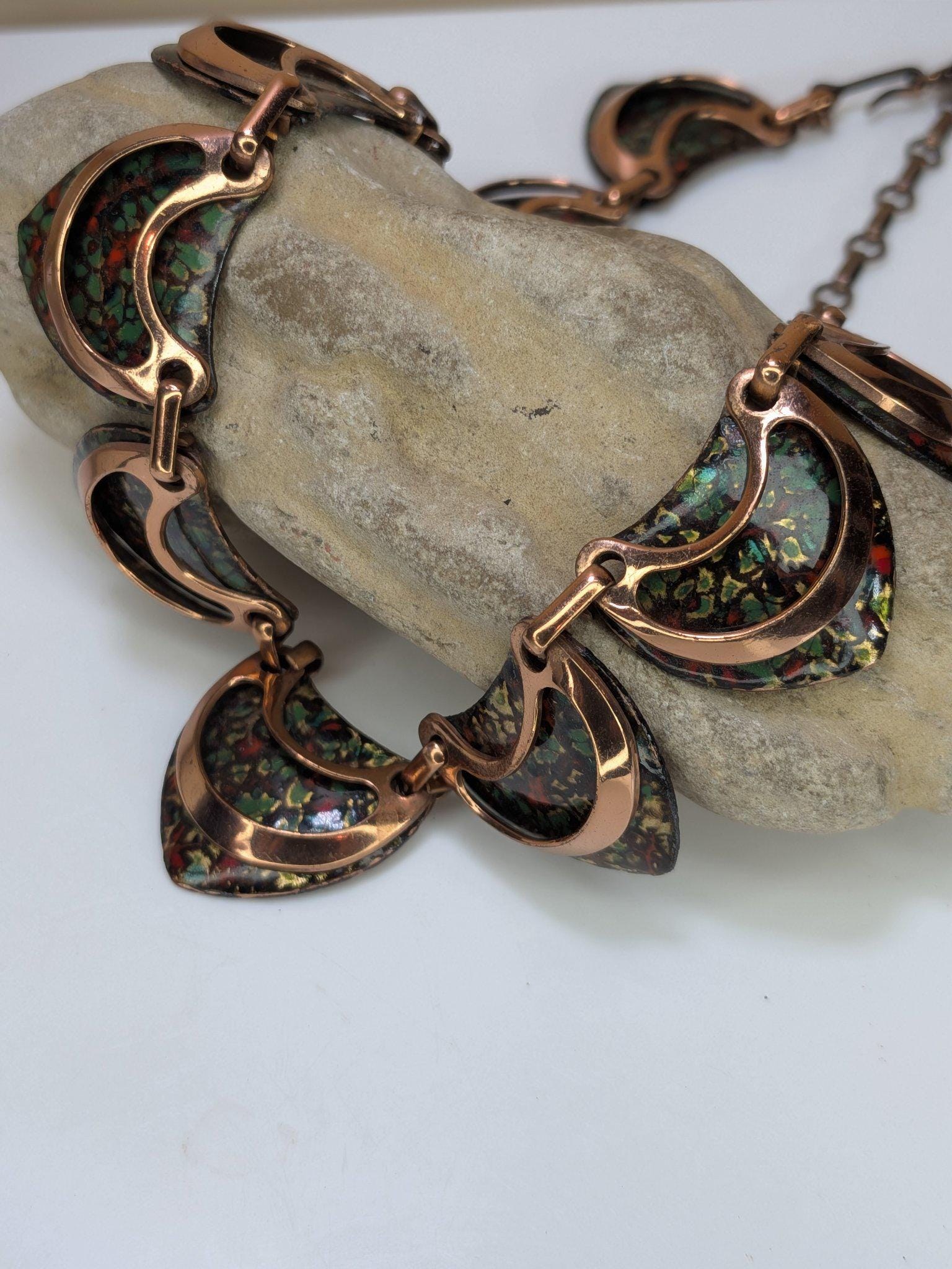Signed Vintage Matisse Confetti Enamel Crescent Necklace 1950s - Excellent Condition view 2