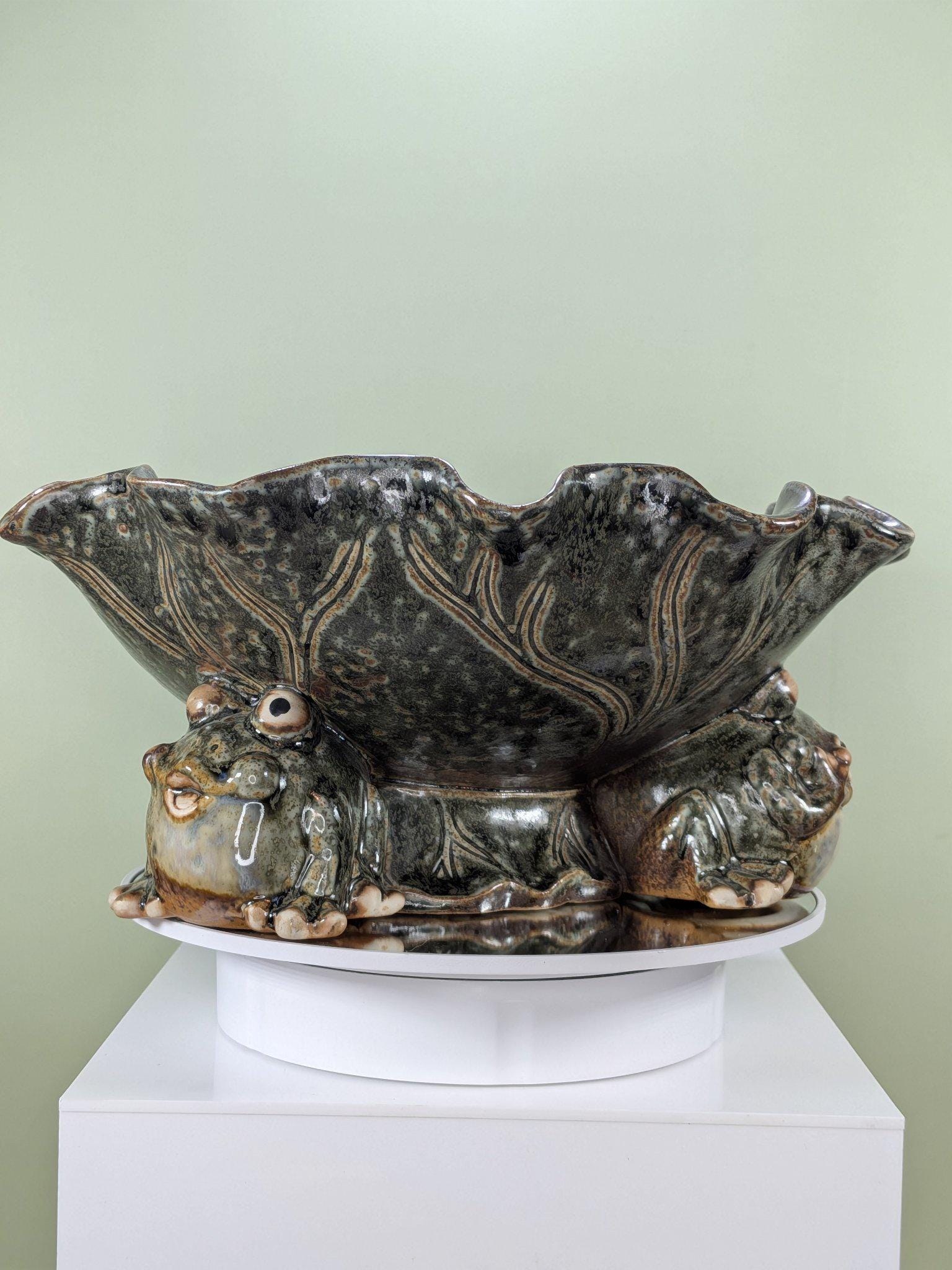 Vintage Majolica Style Ceramic Three Frog Lotus Leaf Centerpiece Bowl view 3