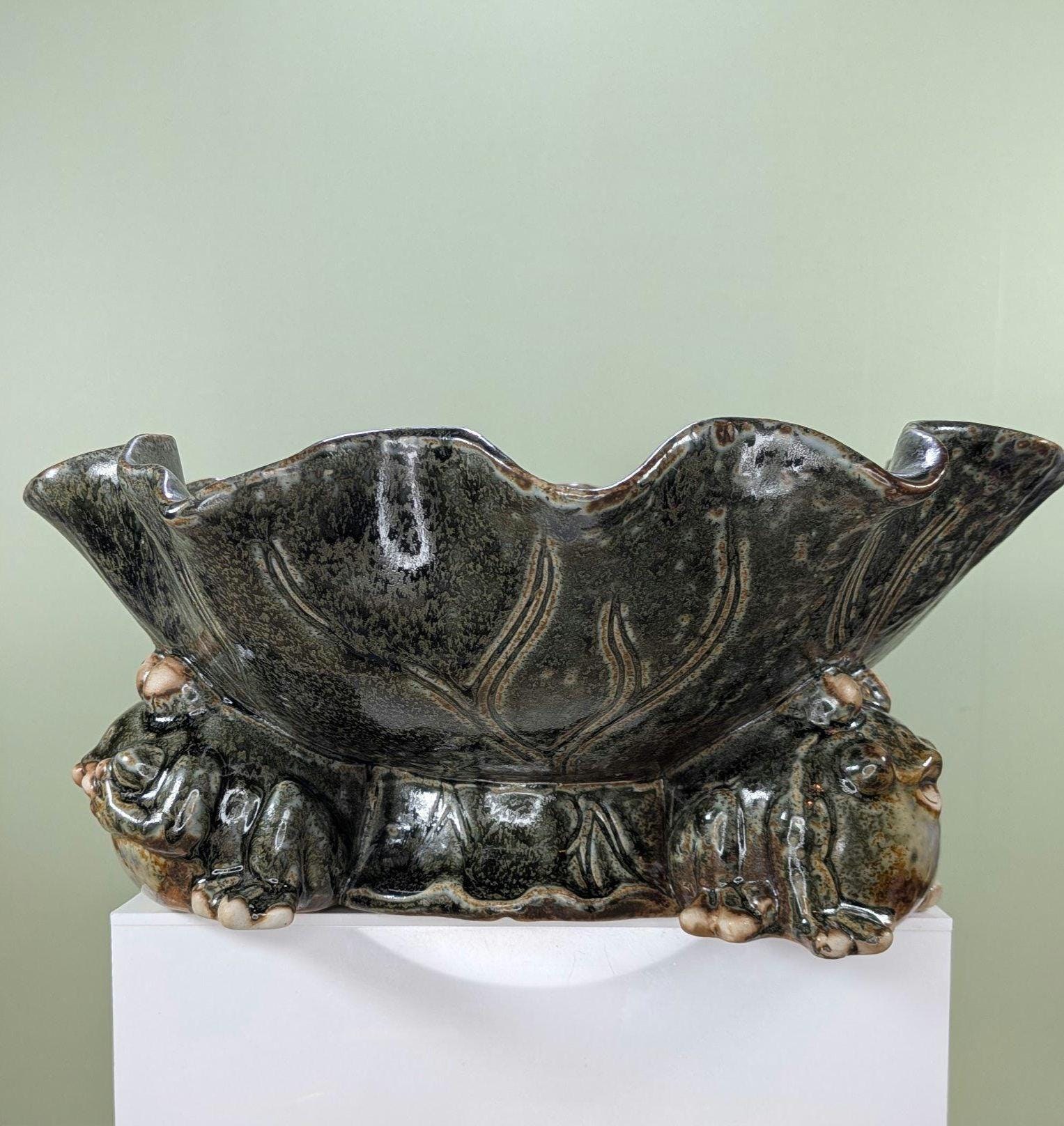 Vintage Majolica Style Ceramic Three Frog Lotus Leaf Centerpiece Bowl view 4