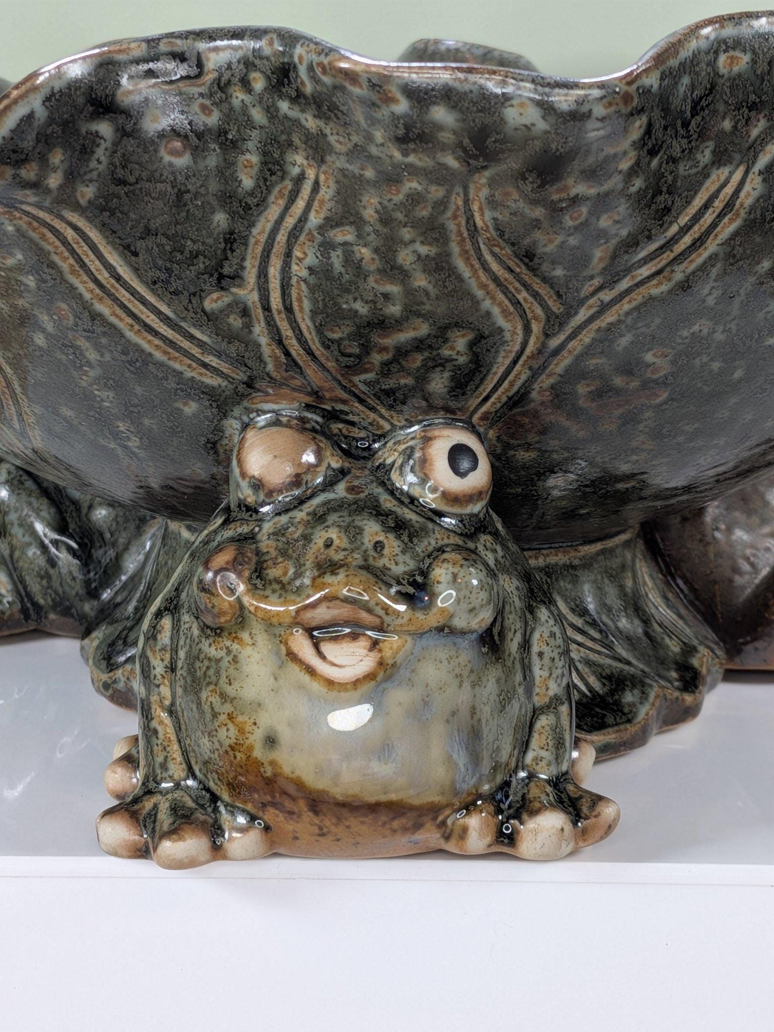 Vintage Majolica Style Ceramic Three Frog Lotus Leaf Centerpiece Bowl view 7