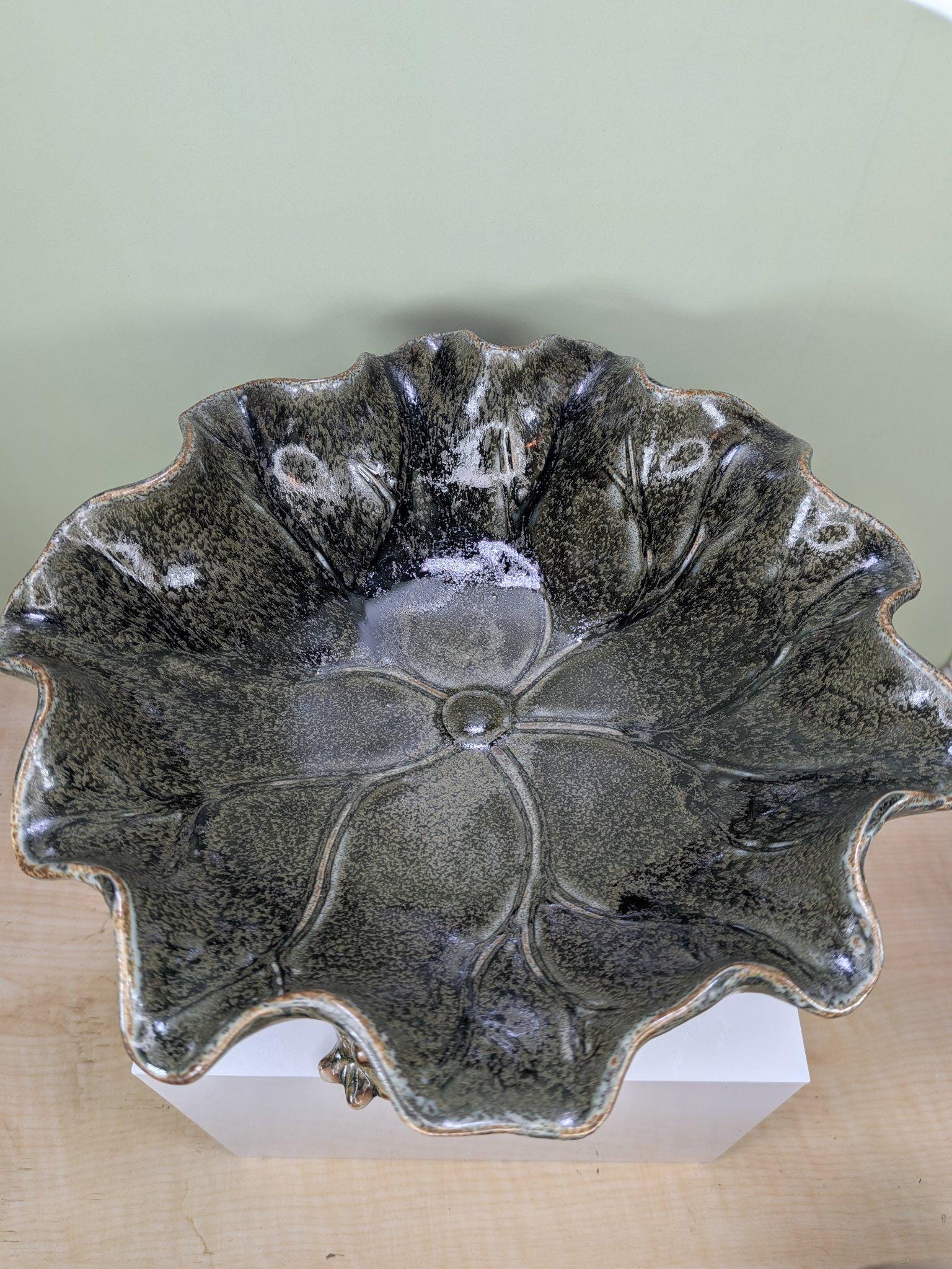 Vintage Majolica Style Ceramic Three Frog Lotus Leaf Centerpiece Bowl view 9