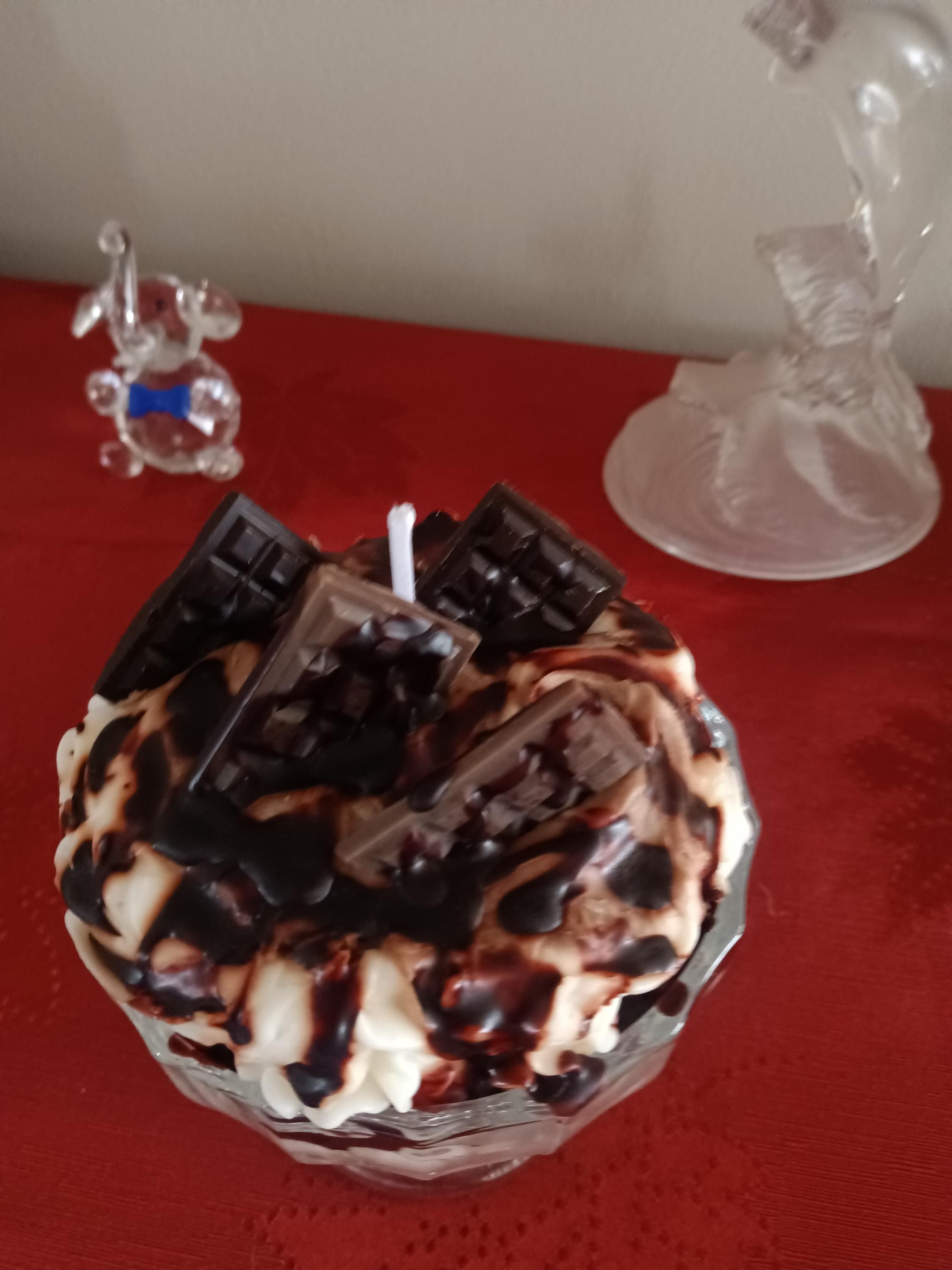 Ice cream sundaes any flavor, view 6