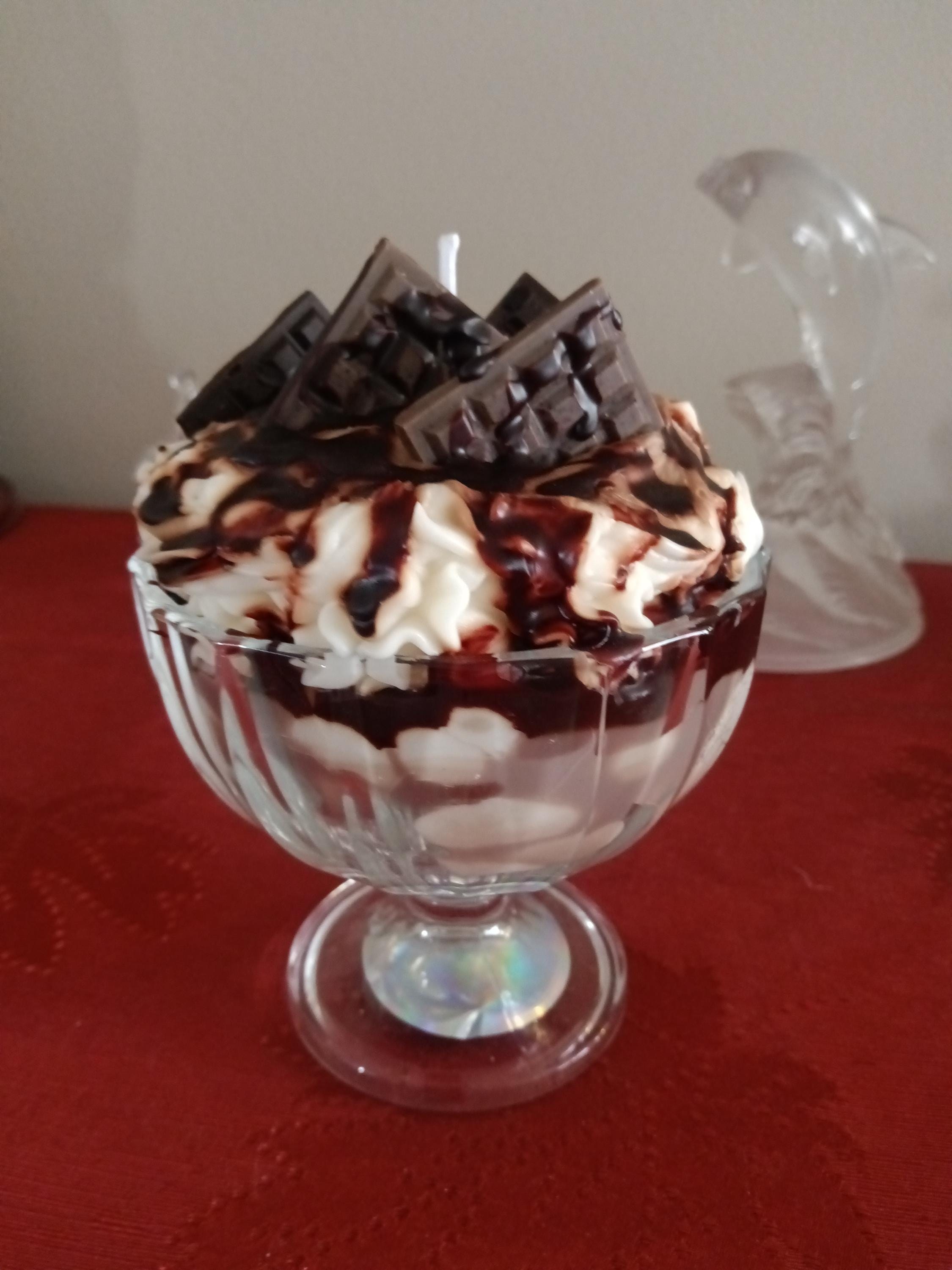 Ice cream sundaes, view 3