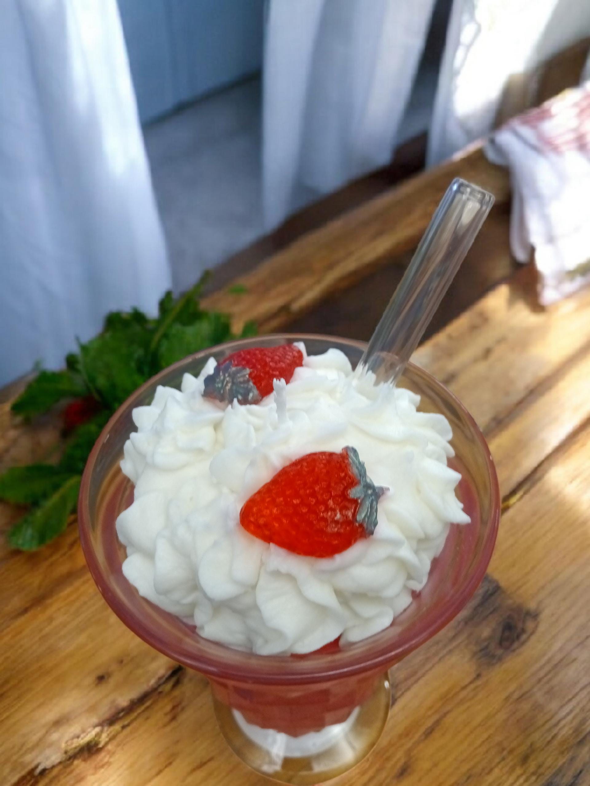 Strawberry hello kitty ice cream candle, view 3