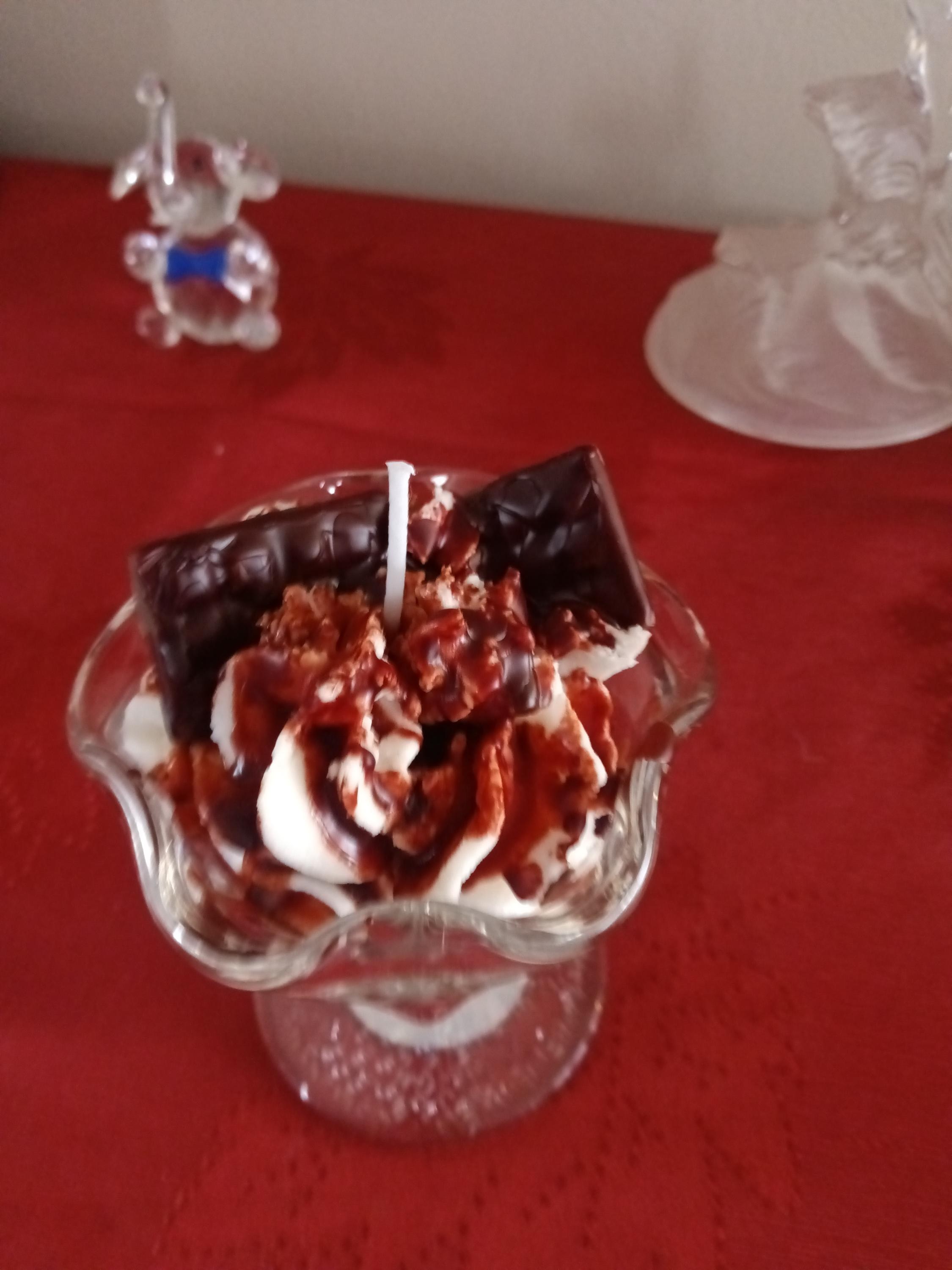 Pineapple scented sundae candle, view 4
