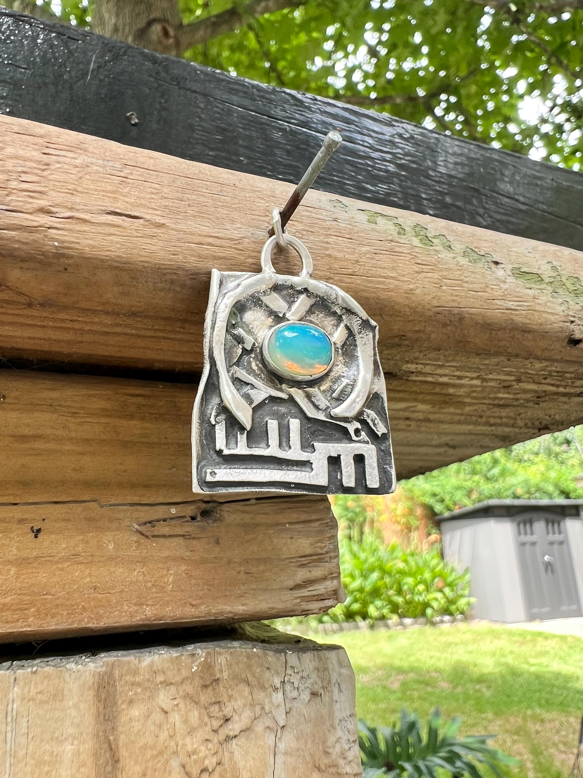 Model Unique Styled Opal Pendant, view 4