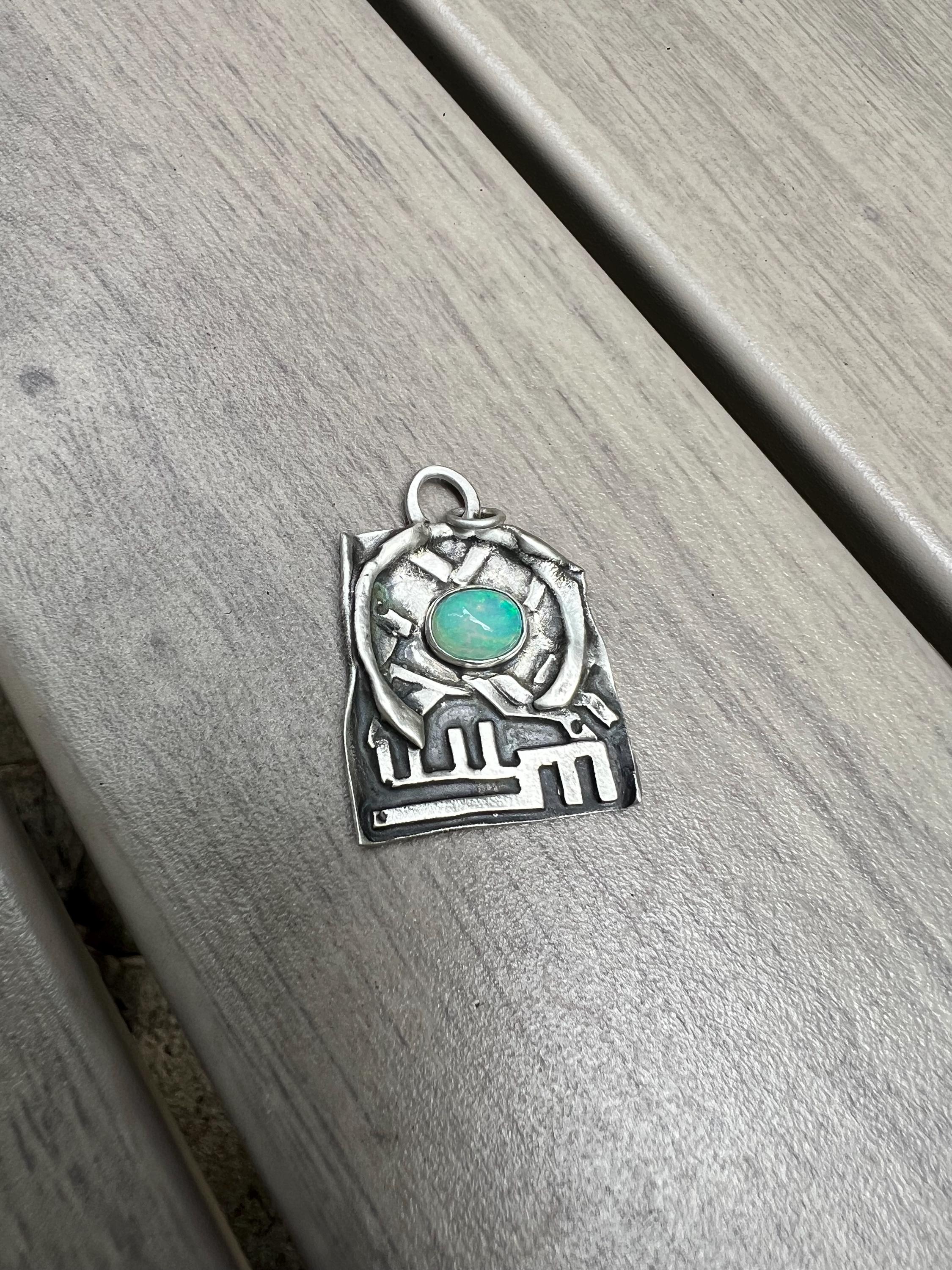 Model Unique Styled Opal Pendant, view 5