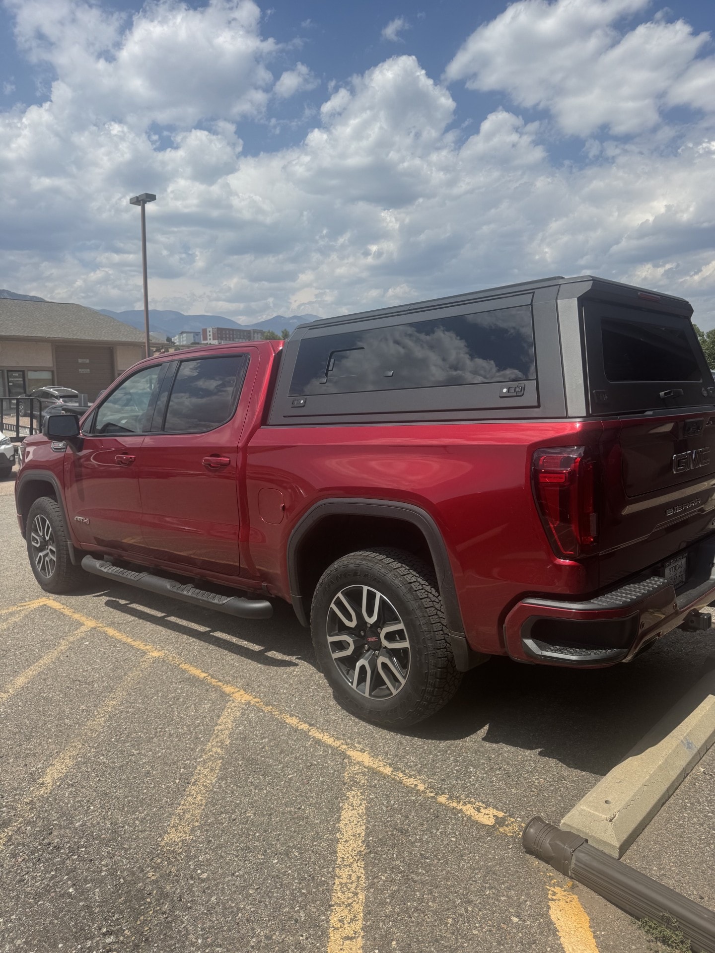 GMC Sierra with a Peakline aluminum truck cap