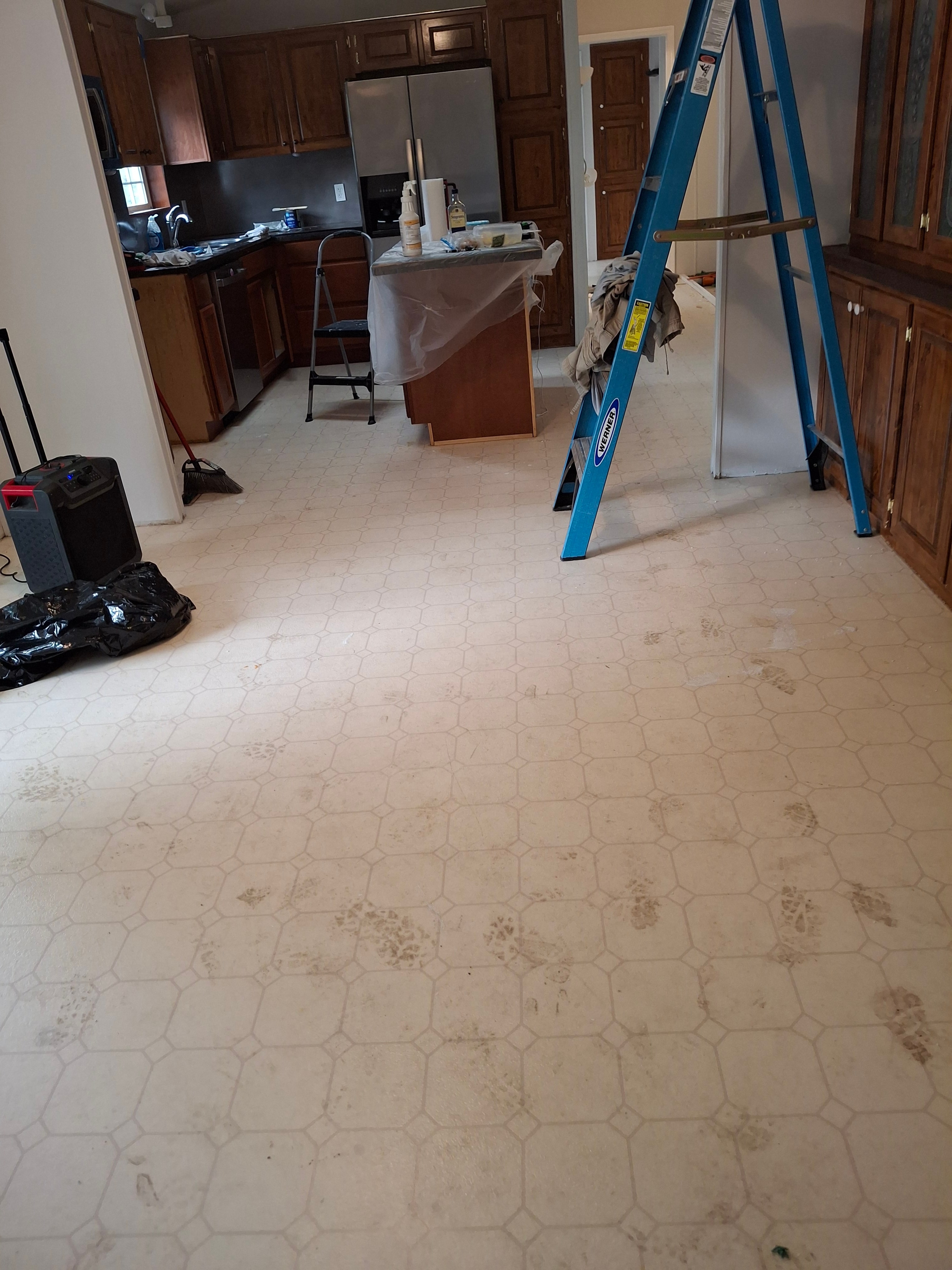 Kitchen flooring before replacement