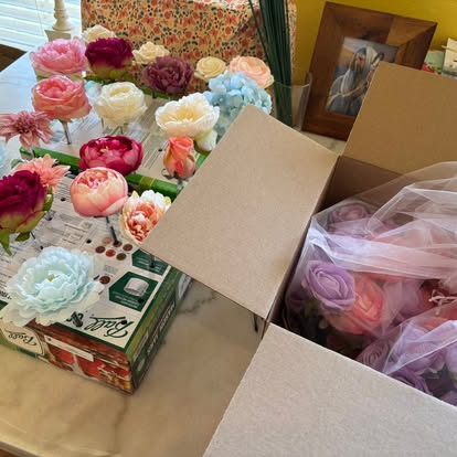 Handmade flower pens and packing materials in Jessica’s workspace