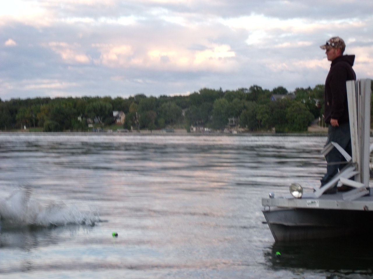 Smallspot fish structure spots, view 6