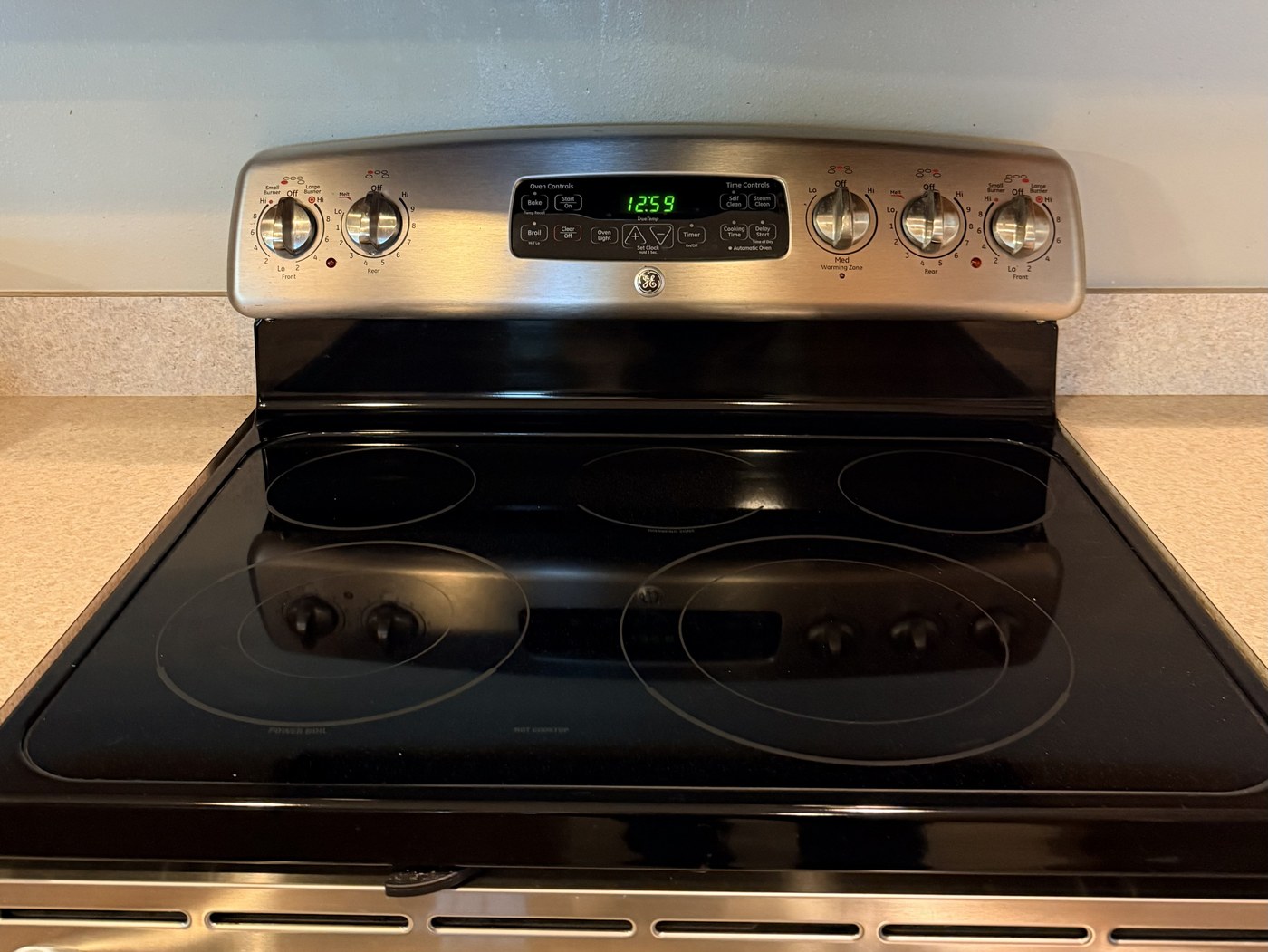 Glass stovetop after a professional deep clean
