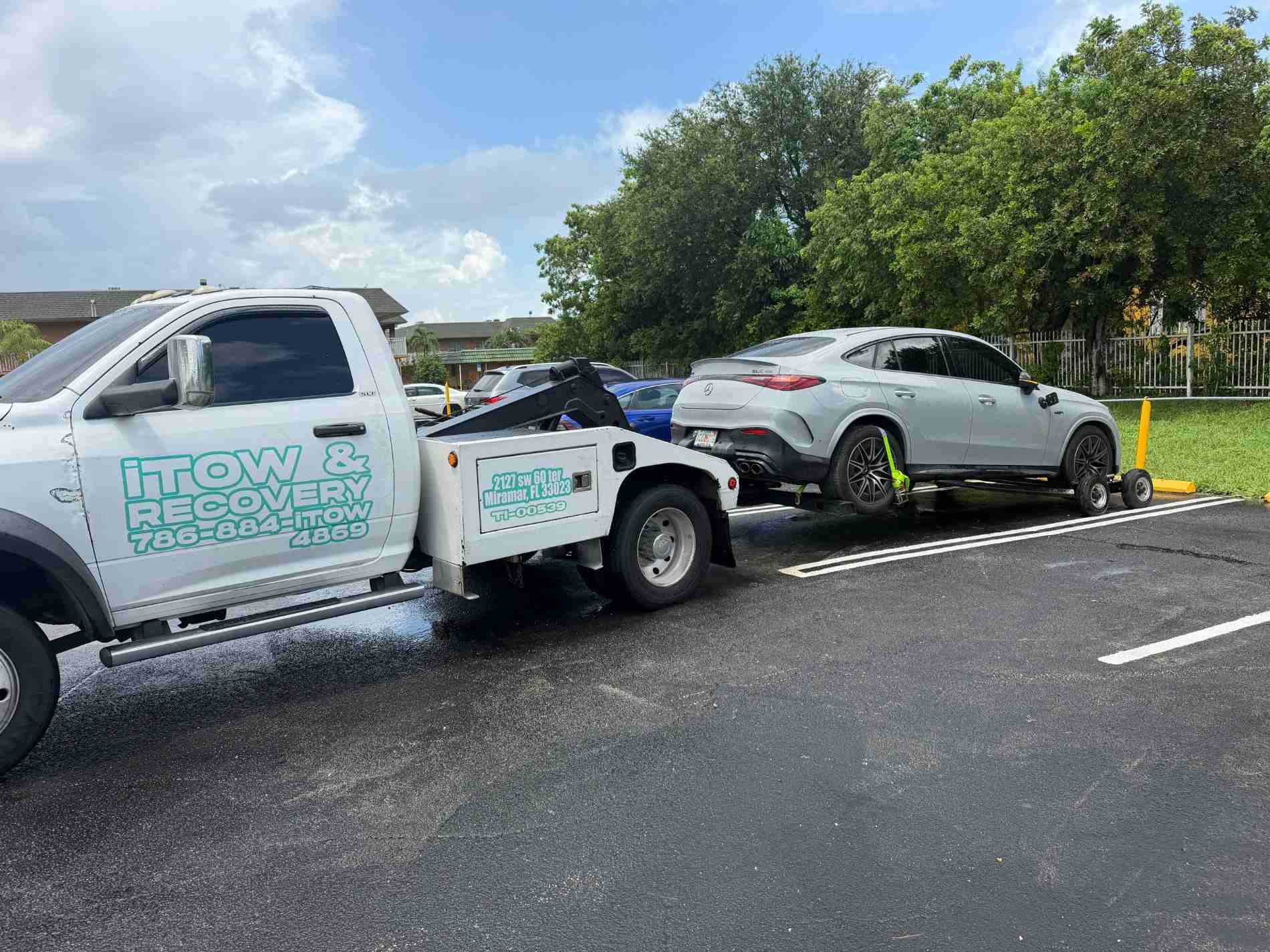ITow&Recovery tow truck at a South Florida job