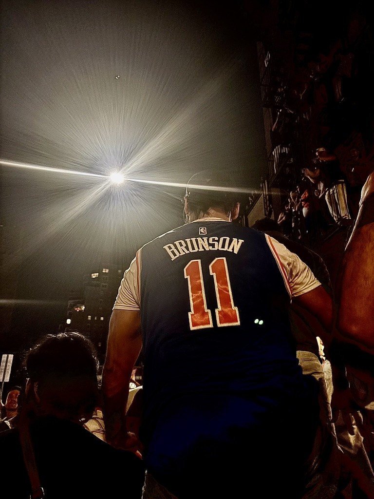 Basketball player wearing a Brunson jersey