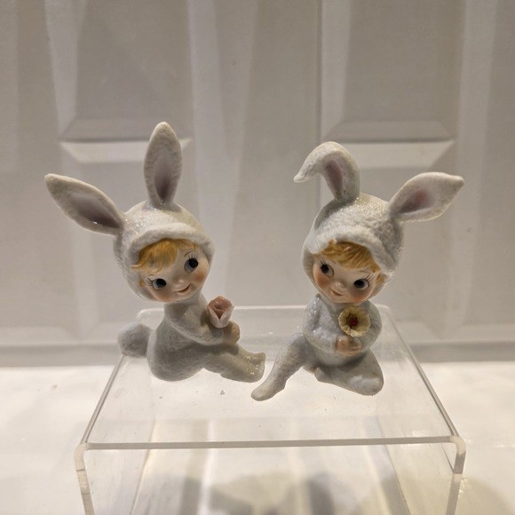 Vintage bunny figurines