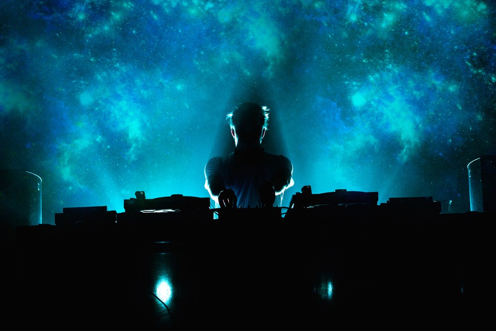 How Much Should You Budget for Wedding Music? (DJ vs. Band vs. Quartet vs. Soloist)