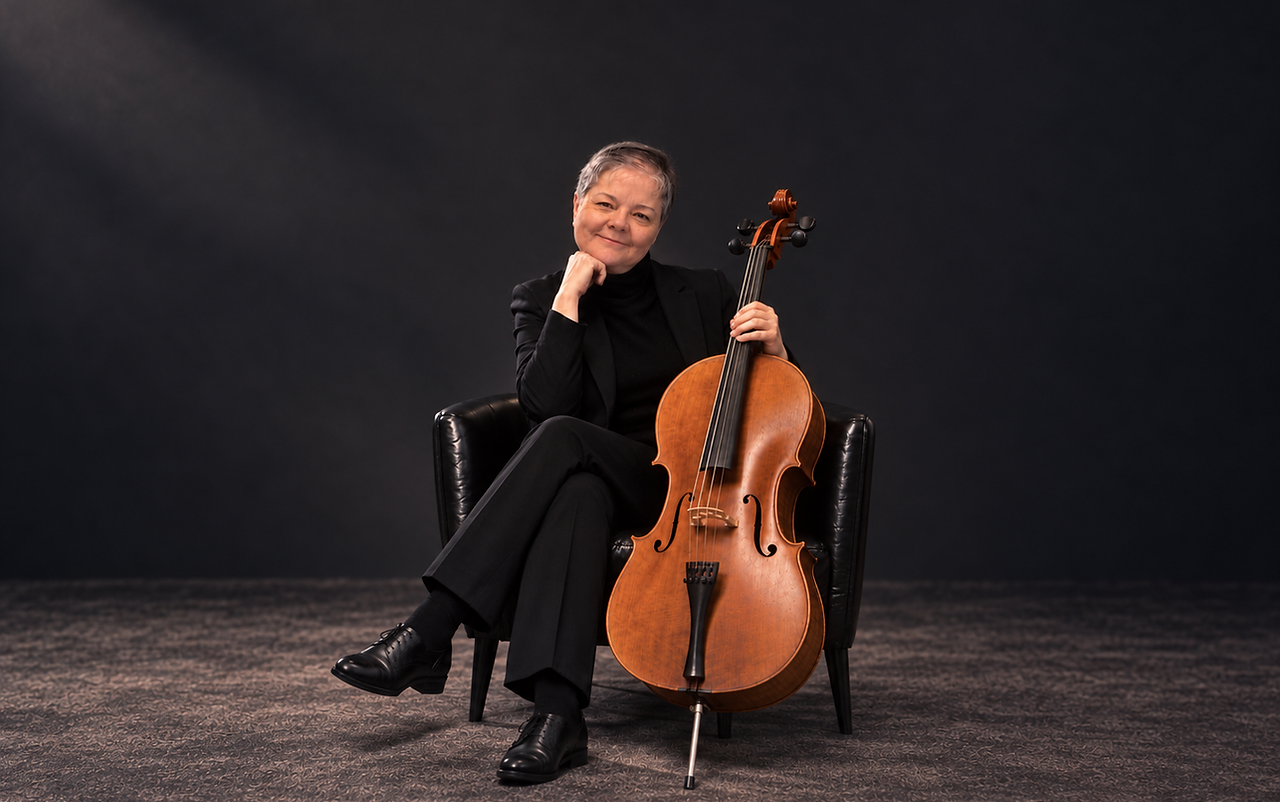 Cellist Suzana Bright performing at a wedding