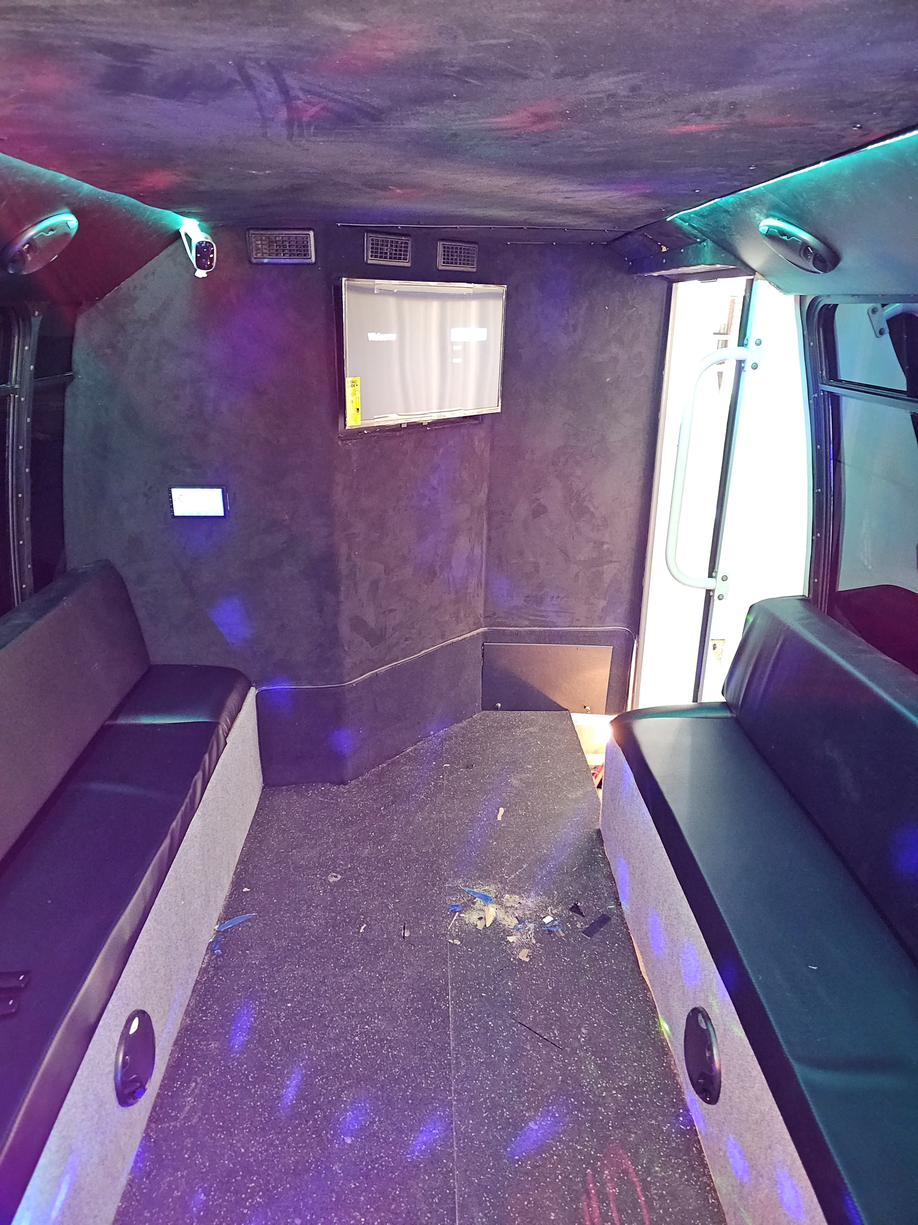 Kiwe's Party Bus feature 4