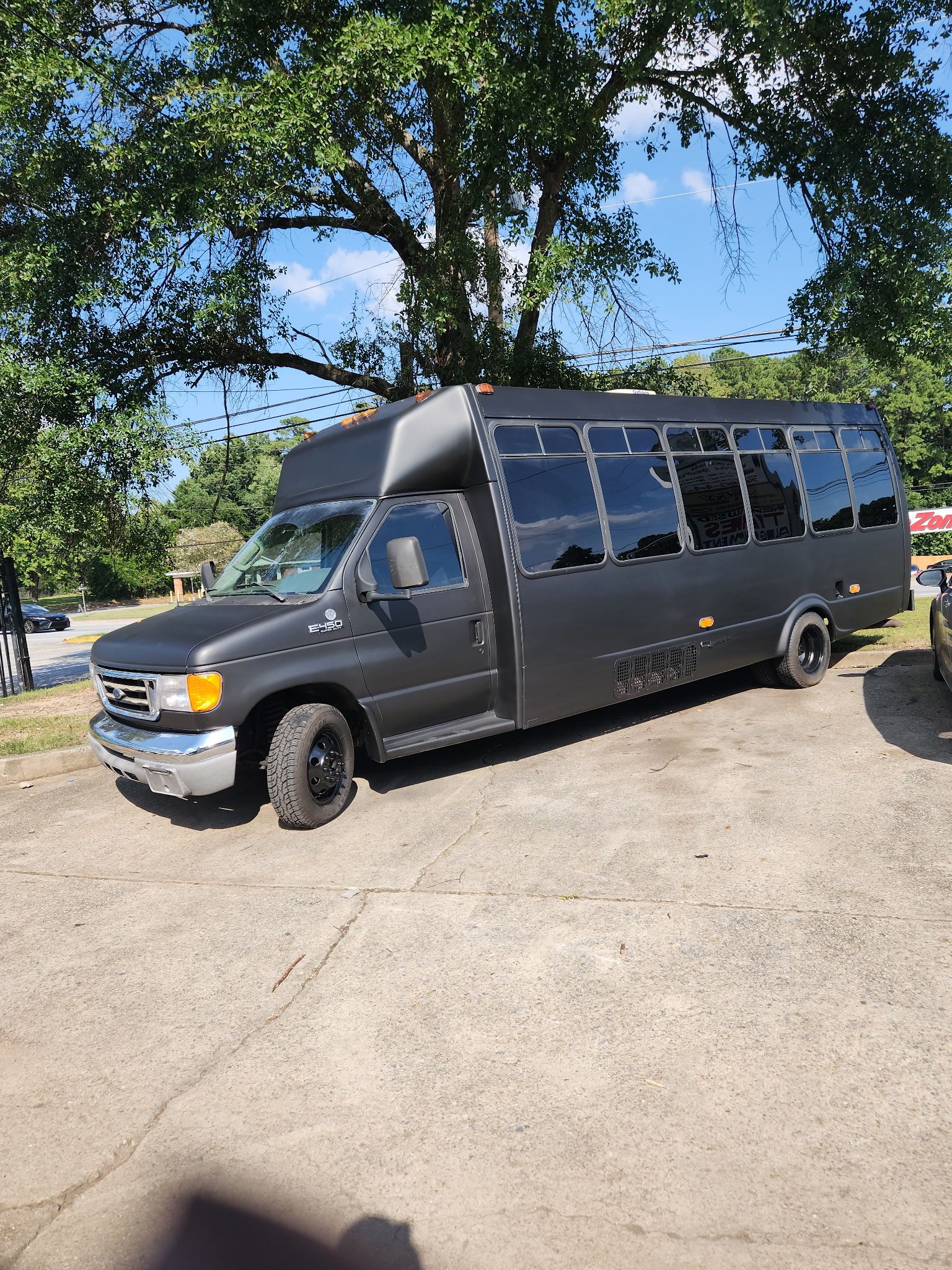 Black exterior of Kiwe’s Party Bus in Atlanta