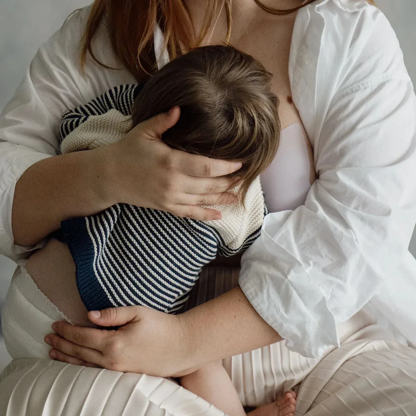 CHICAS: Nursing-Friendly Sticky Bra