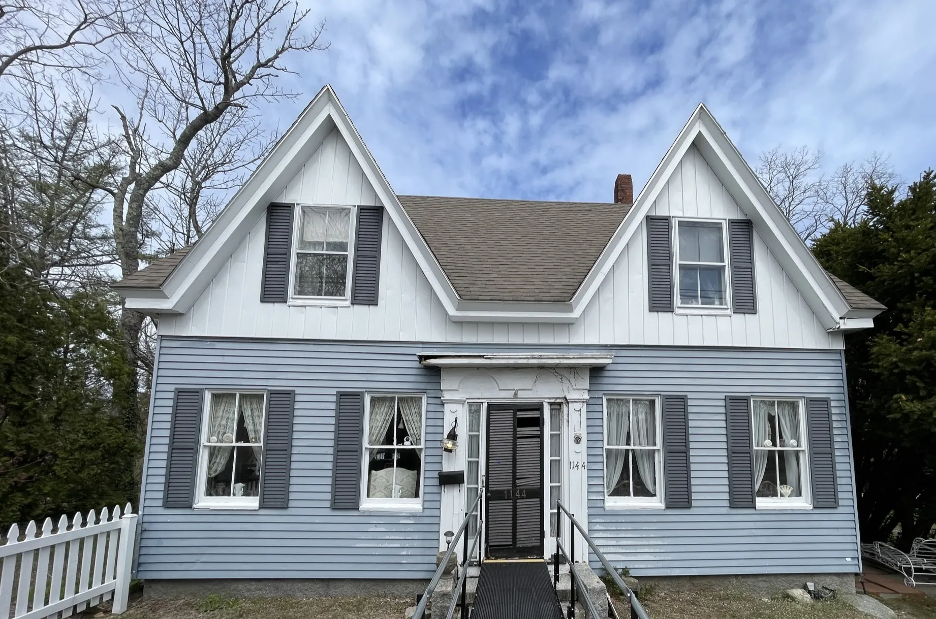 Exterior of an estate prepared for auction