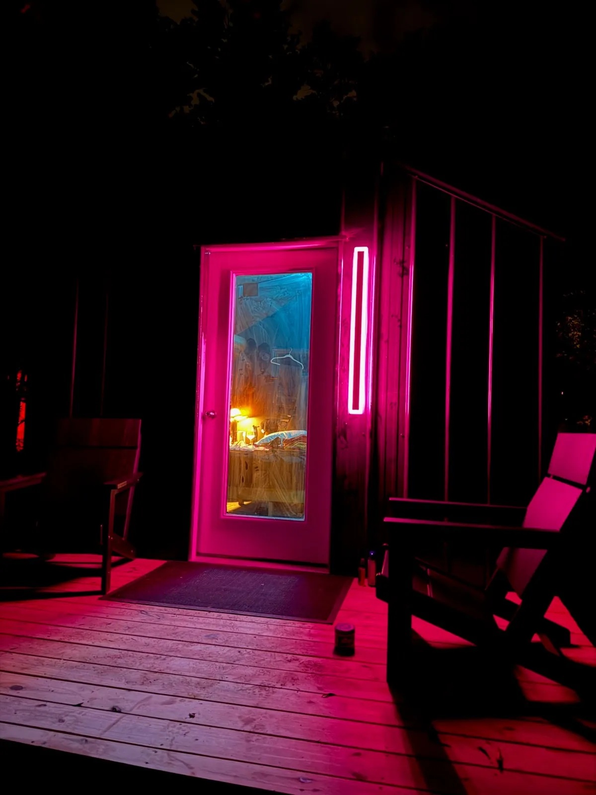 Farmcamp cabin at night