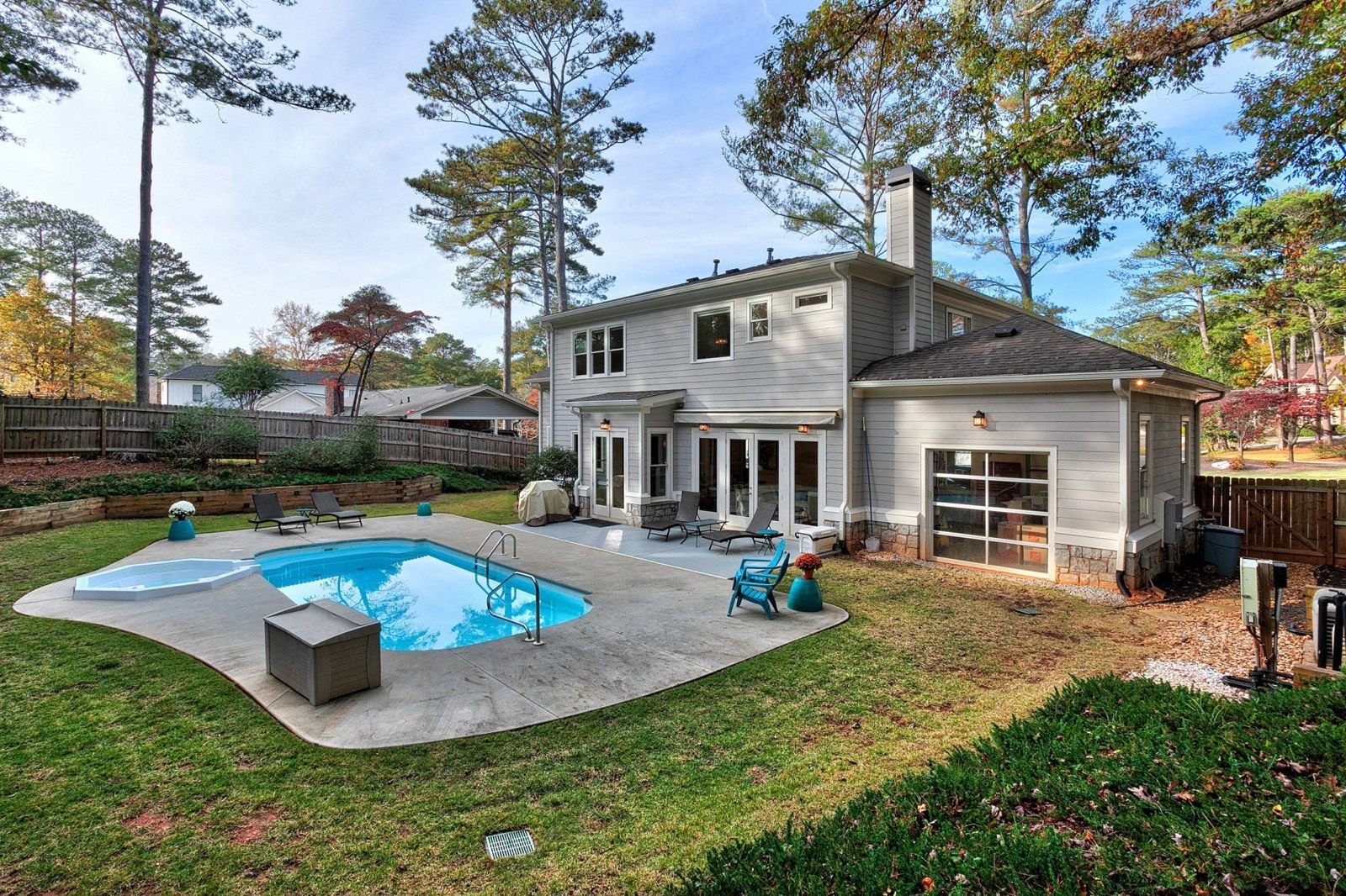 Backyard & pool, after the professional reshoot
