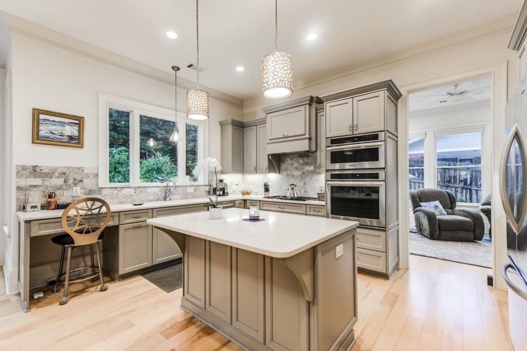 Kitchen, before the professional reshoot