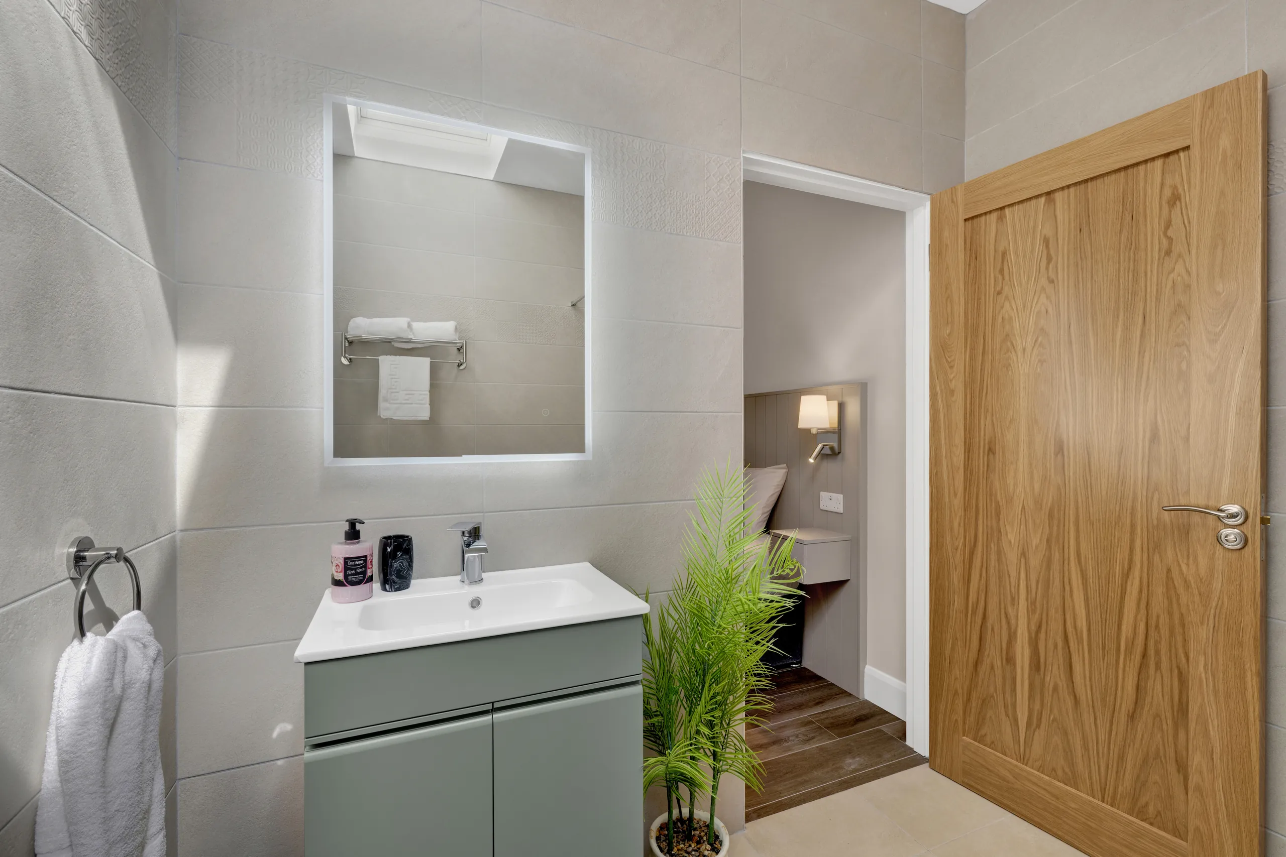Contemporary bathroom interior