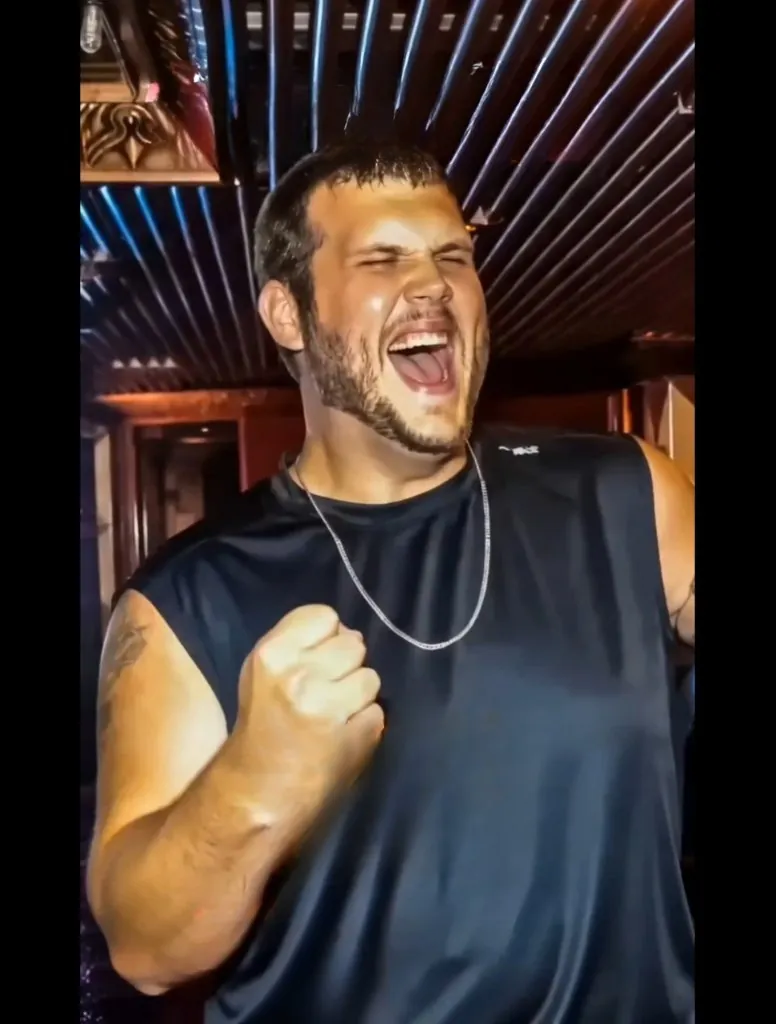 Dustin Nova singing live
