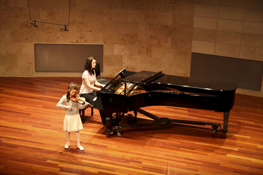 Young violin student at Amabile