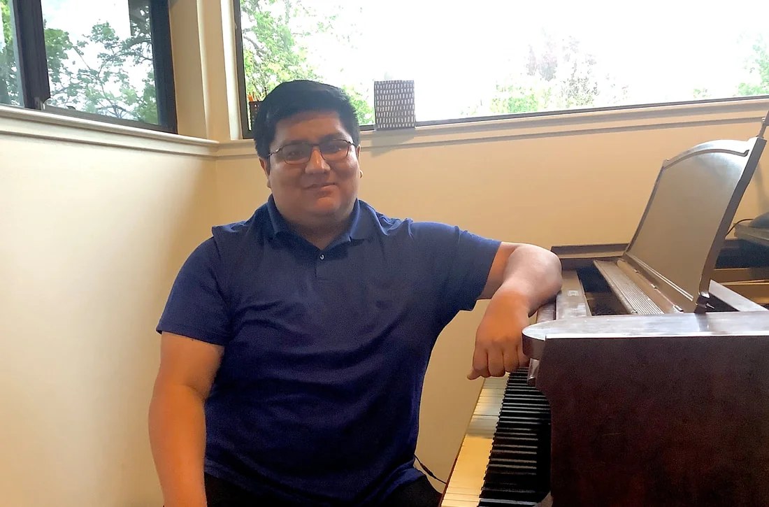 Albert Vargas faculty headshot