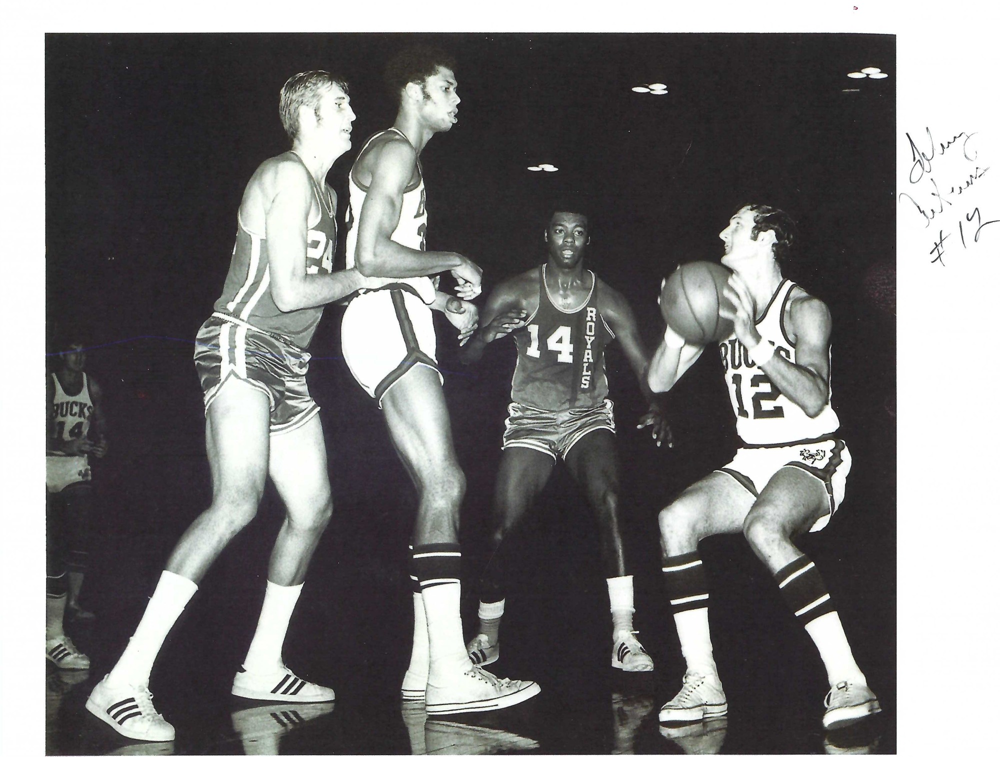 Signed item for Autograph #157 – Johnny Arthurs – Milwaukee Bucks – NBA