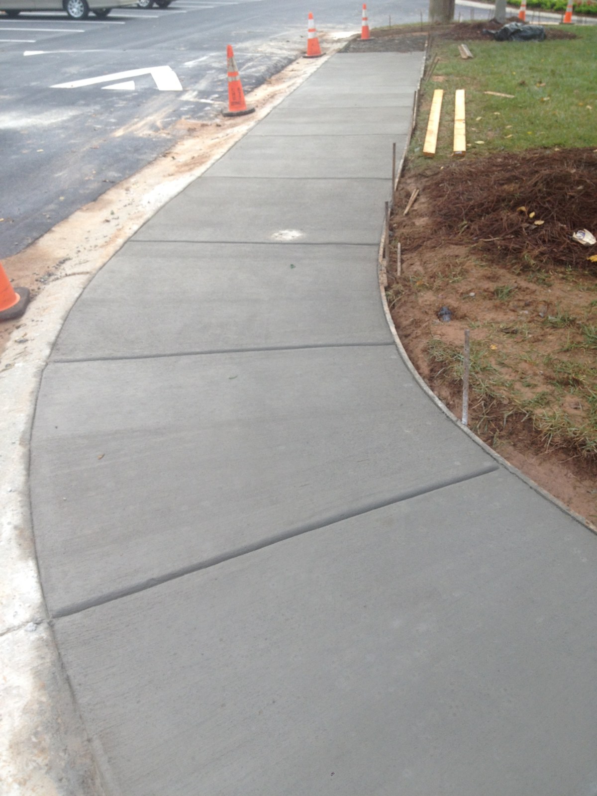 Finished curved concrete sidewalk with control joints