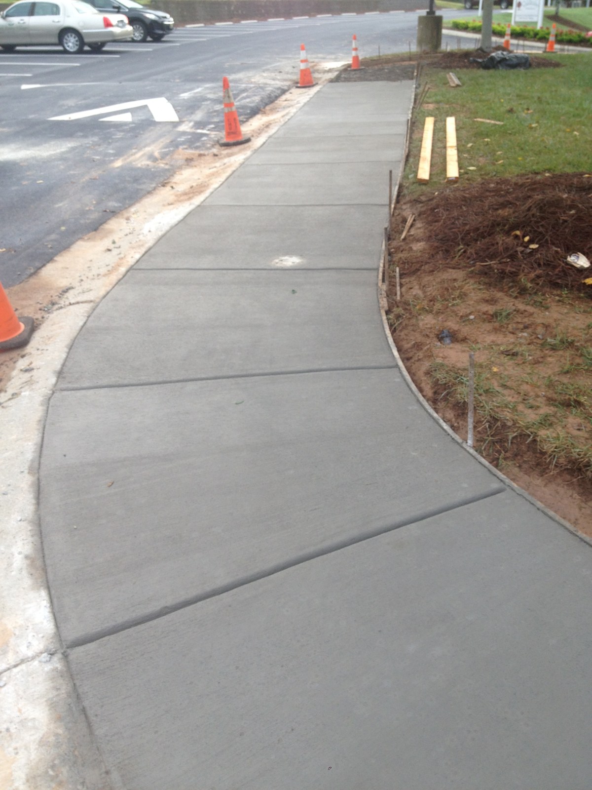 Finished curved concrete sidewalk with control joints