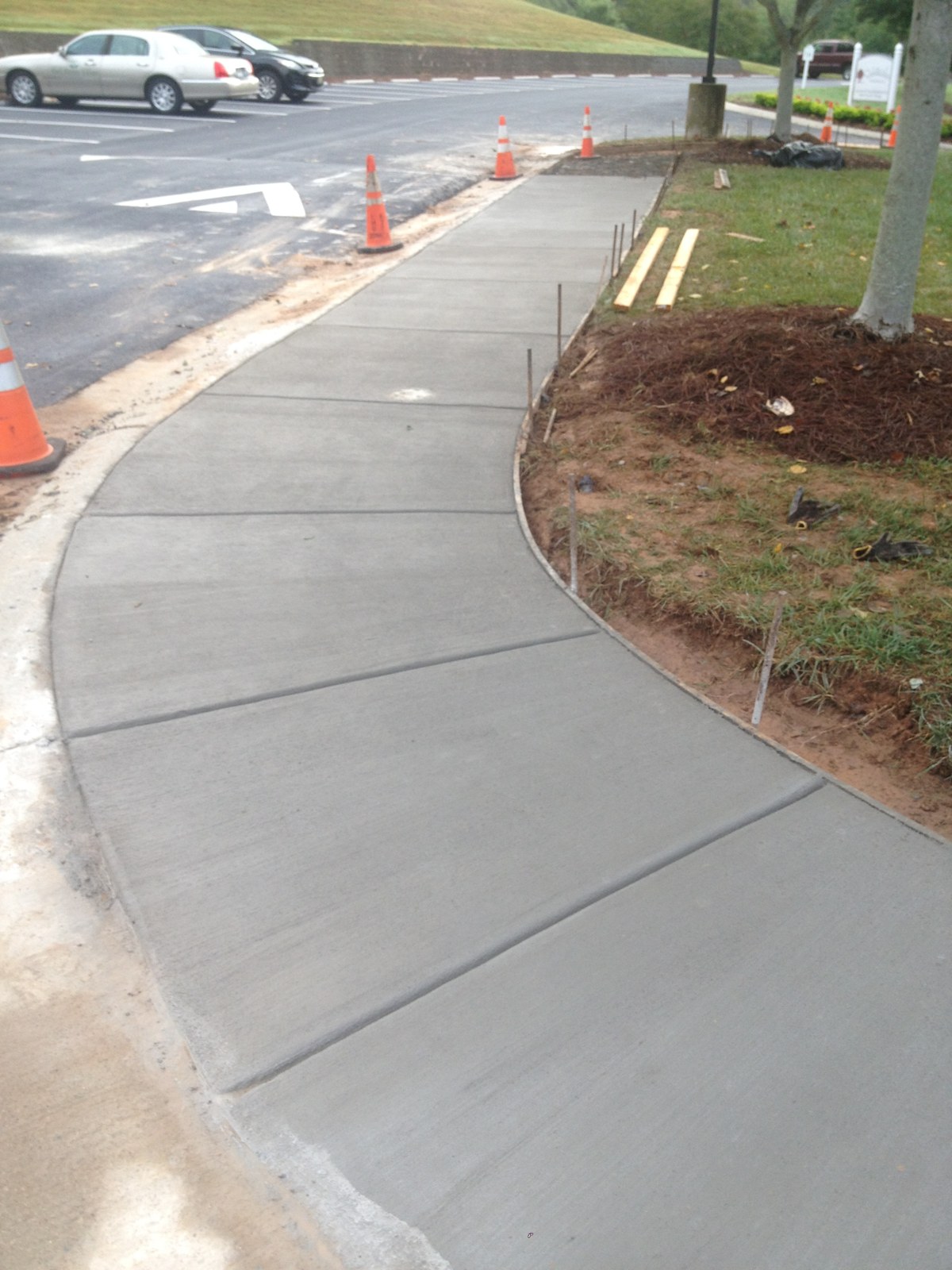 Finished curved concrete sidewalk with control joints