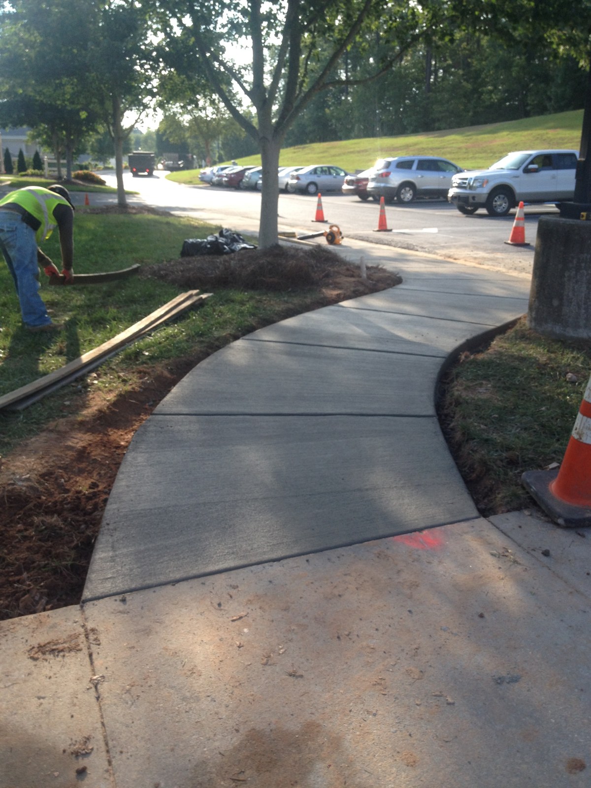 Finished curved concrete sidewalk with control joints
