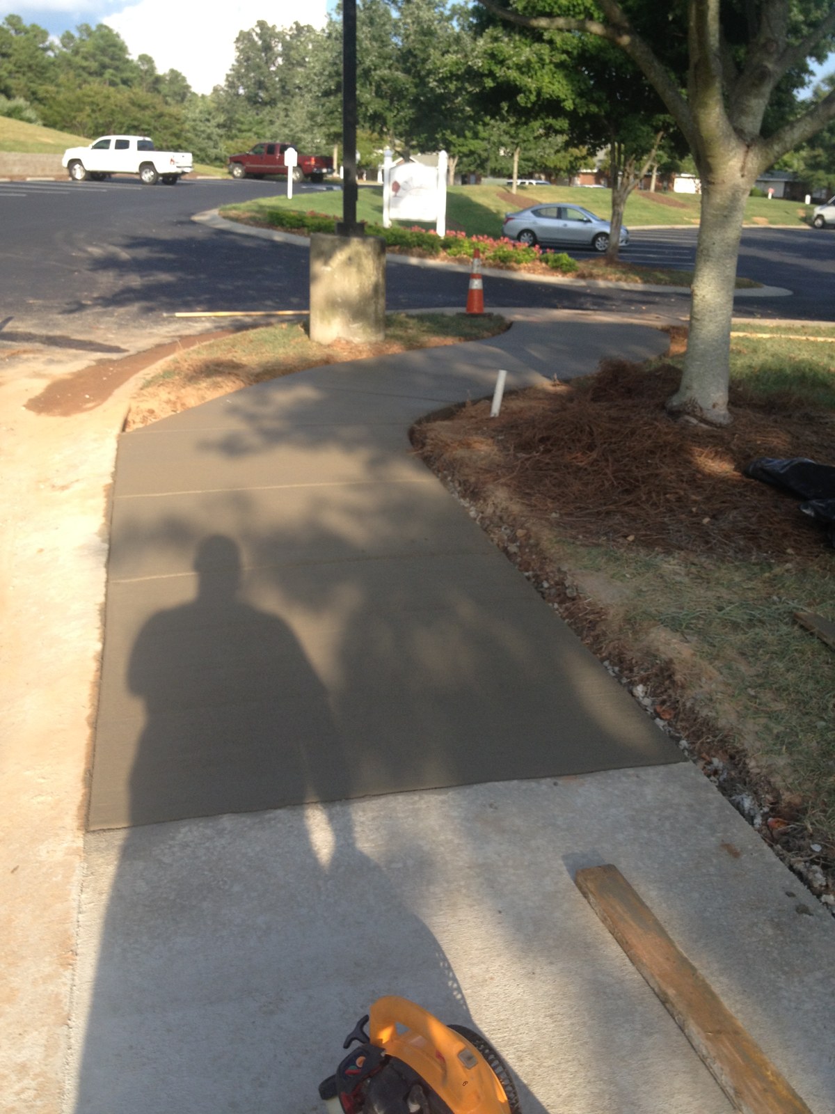 Finished curved concrete sidewalk with control joints