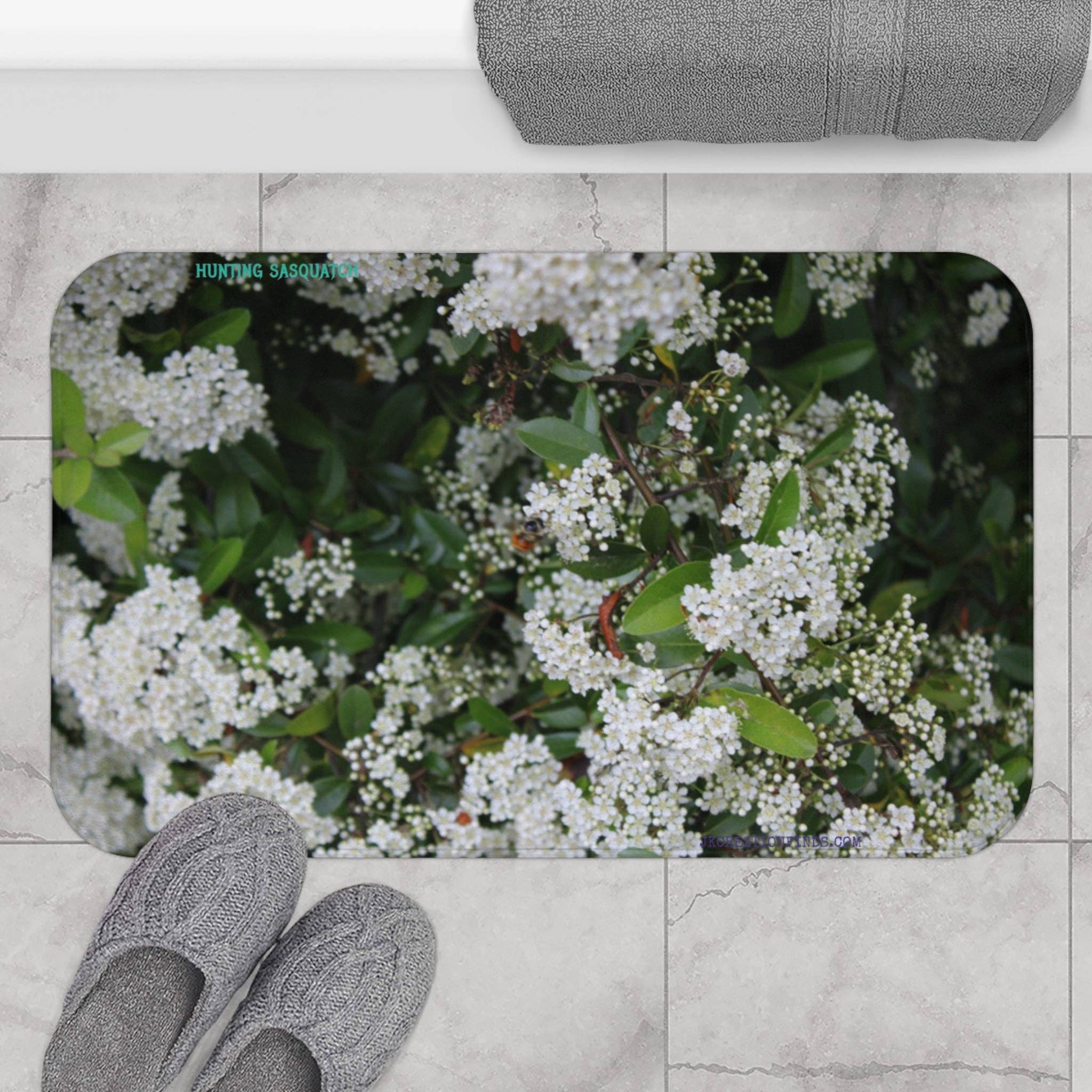 White Blossom Floral Bath Mat, Botanical Flower Design, Spring Decor, Nature Inspired, Cute Bathroom Accessories, Stylish Bath Mat